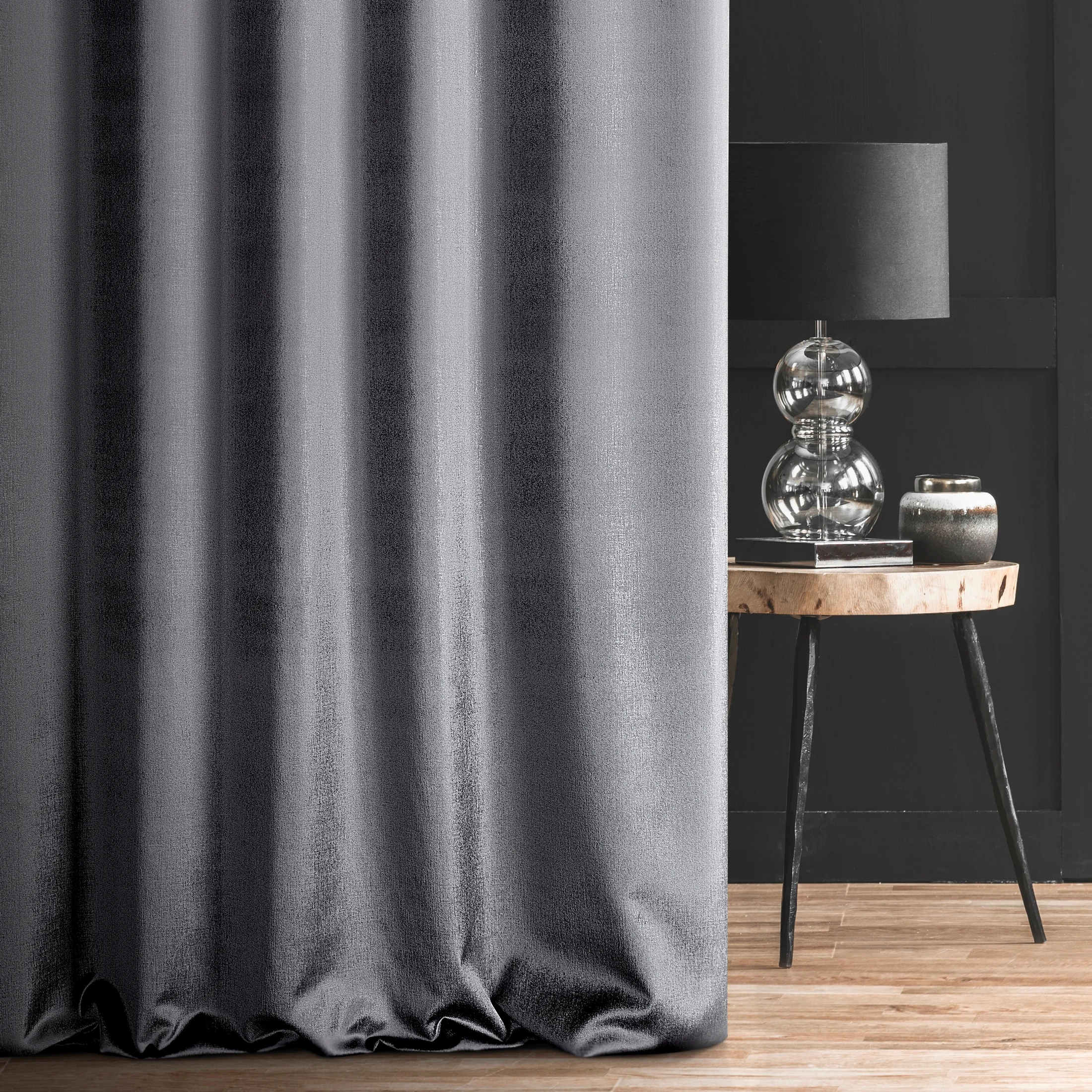 Tkanina zasłonowa, welwetowa, z błyszczącym nadrukiem, zaciemniająca typu blackout z kolekcji Pierre Cardin