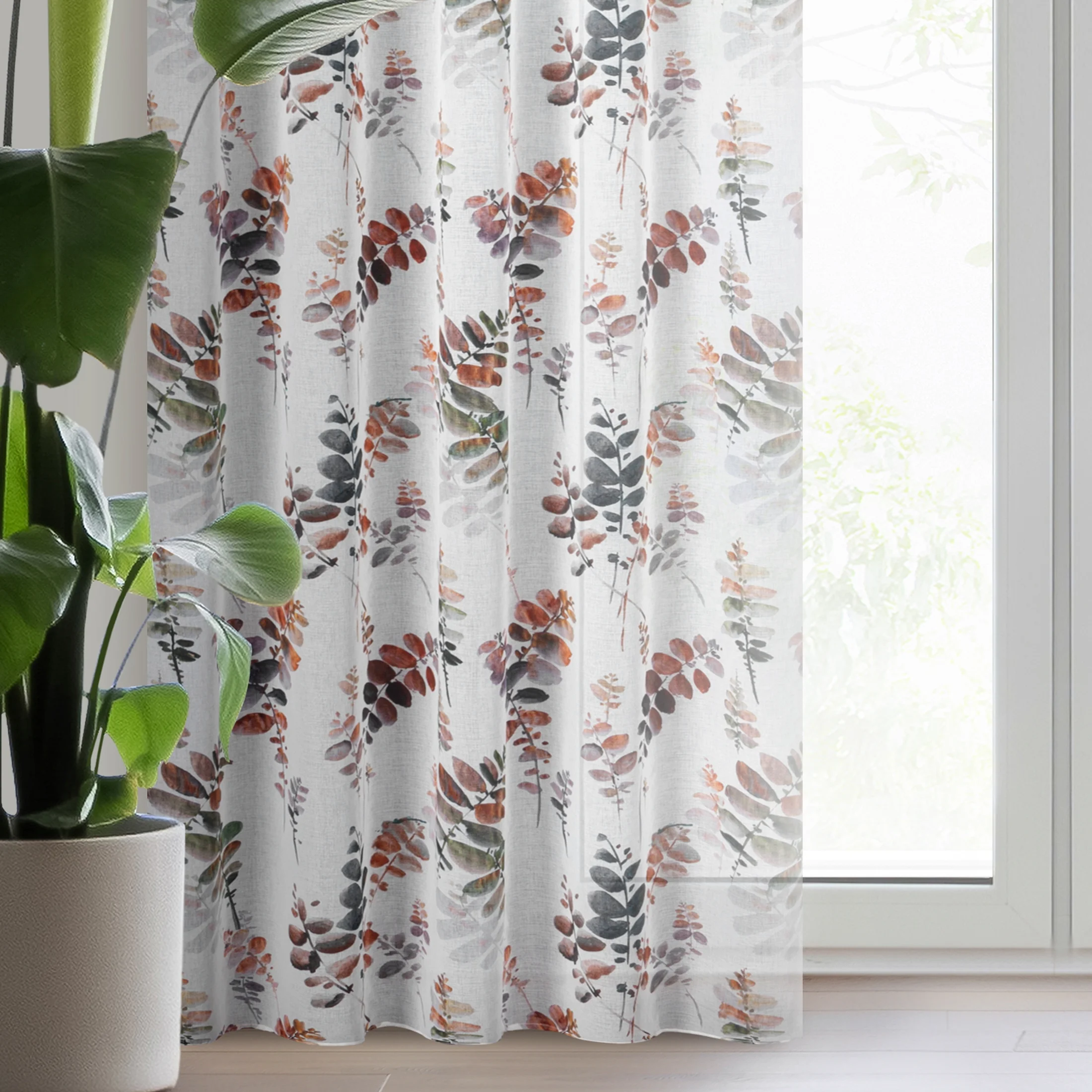 Zasłona biało, szara zdobiona subtelnym nadrukiem z etaminy 140x270 cm taśma - MARINA | eurofirany