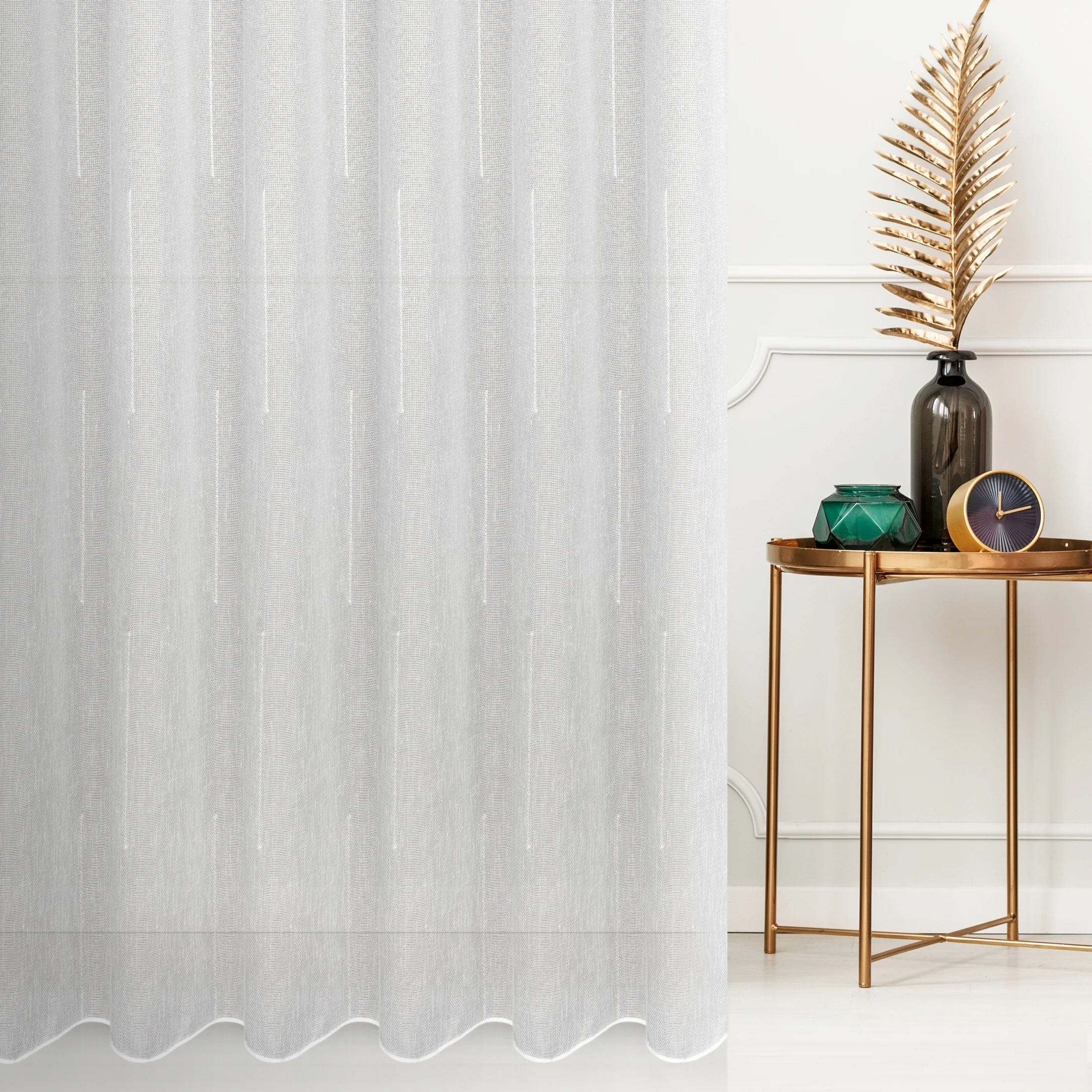 Tkanina firanowa gładka, matowa, półprzezroczysta, z efektem deszczyku