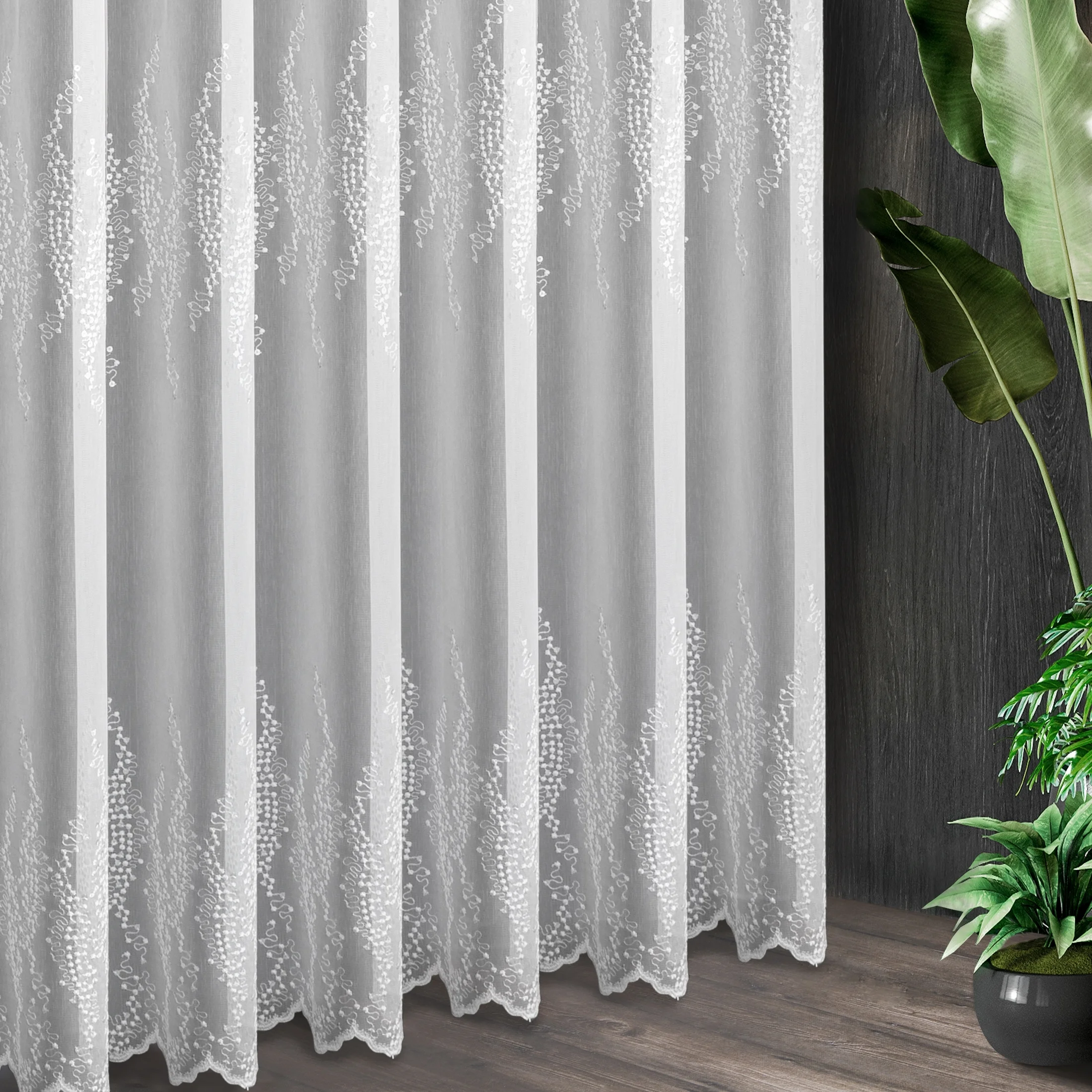 Tkanina firanowa, matowa zdobiona haftem z cekinami