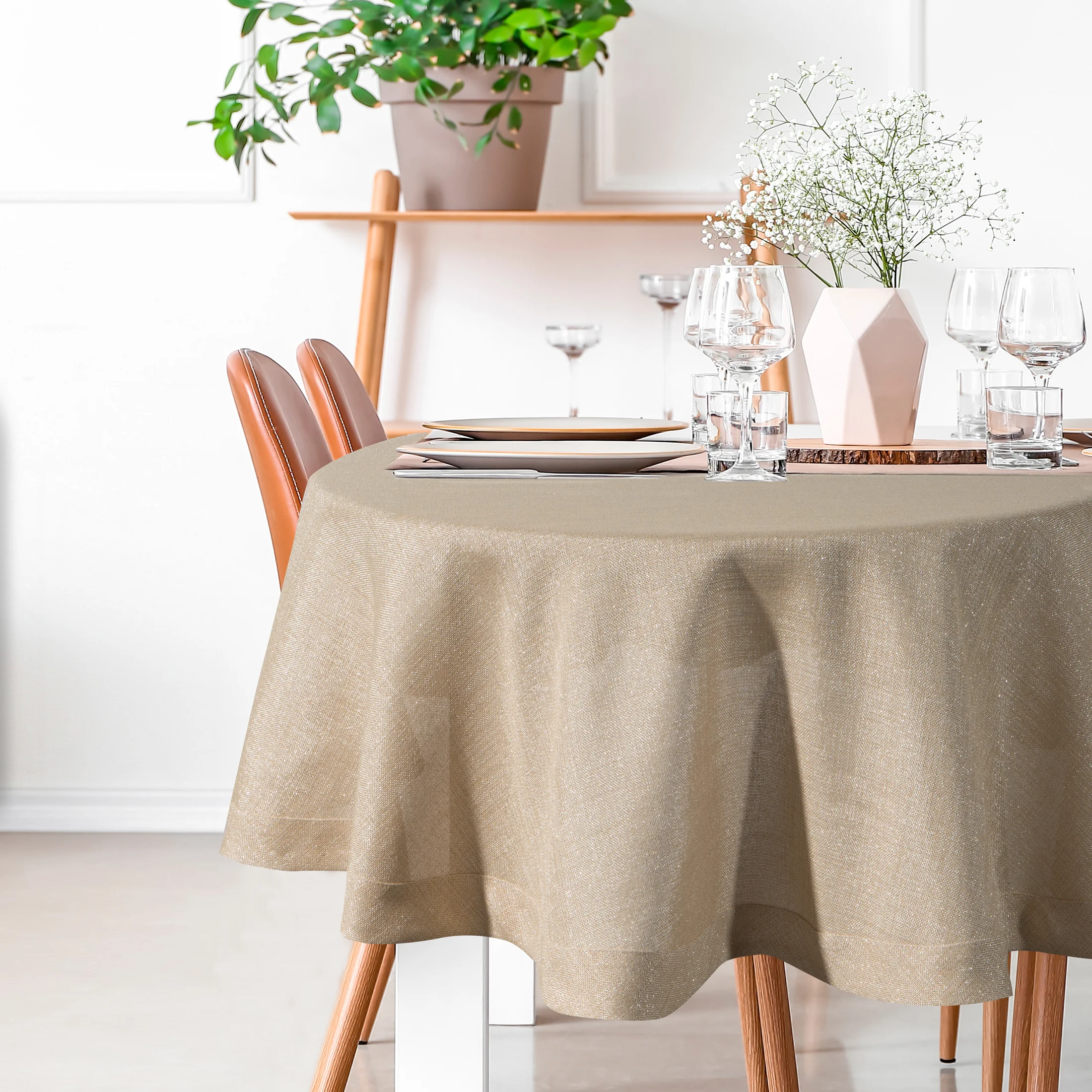 Obrus okrągły złoty średnica 120 cm o płóciennym splocie BIANCA 1 z dodatkiem błyszczącej nici wykończony podwójną listwą na brzegach