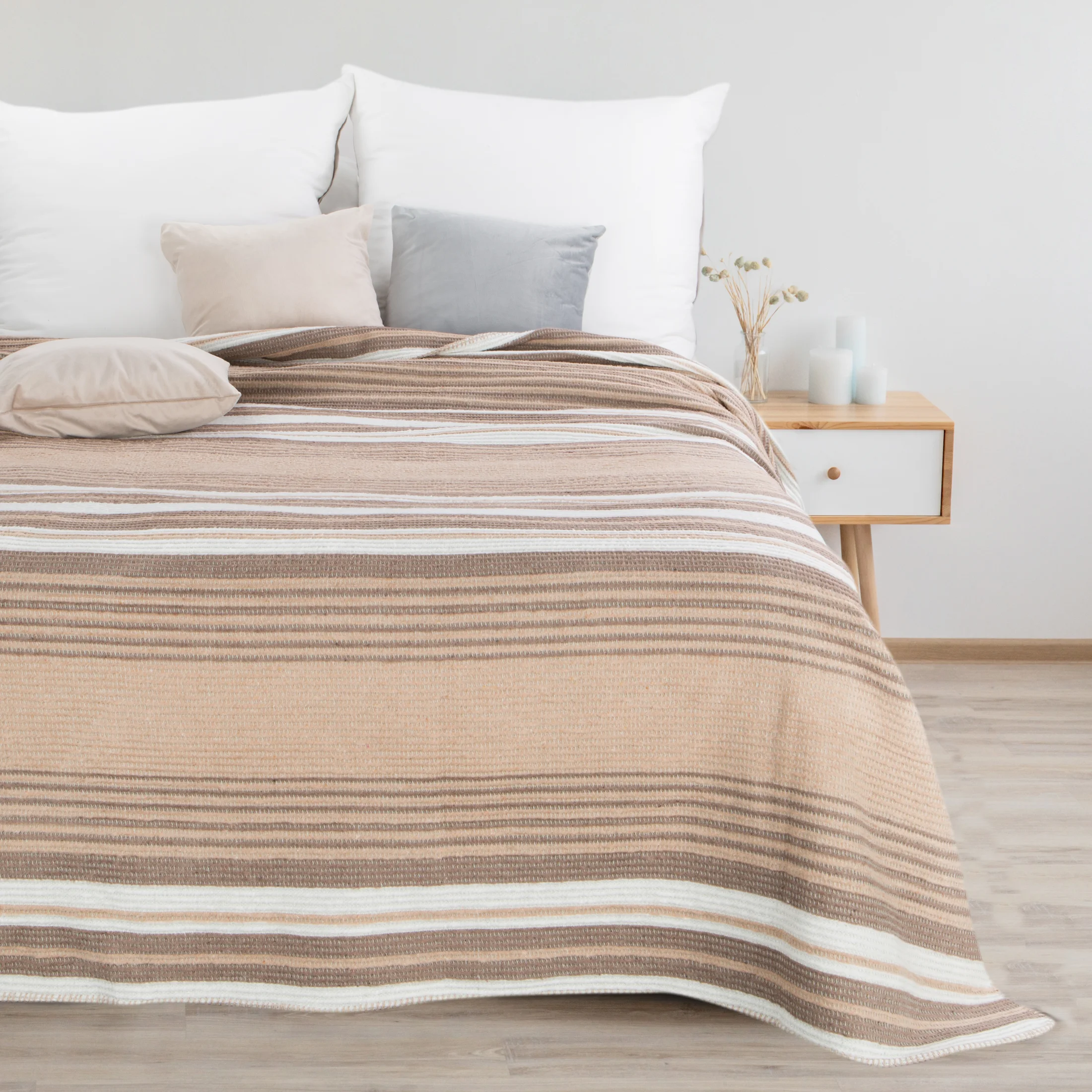 DESIGN 91 Koc AMBER bardzo miękki w dotyku ze strukturalnym wzorem 3D w pasy