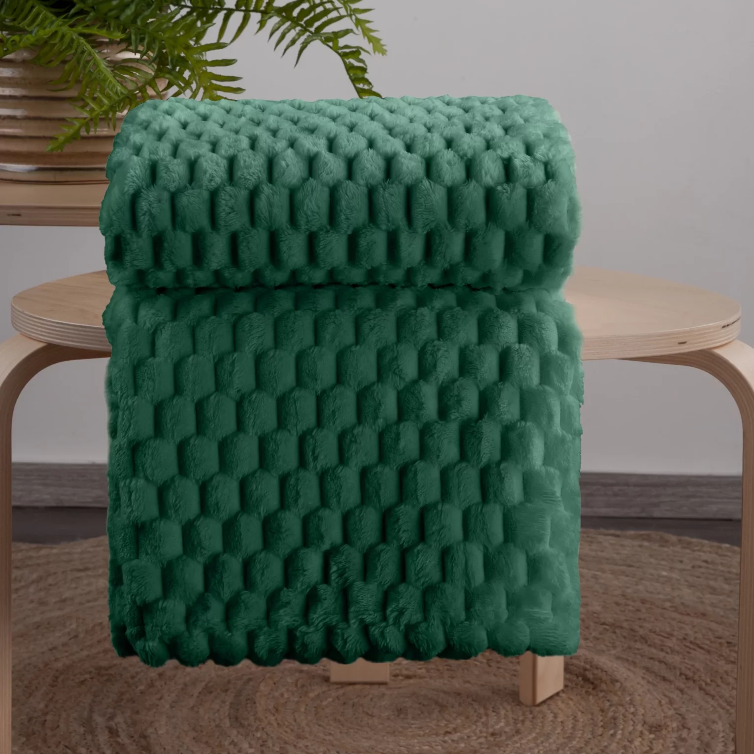 Koc 170x210 cm ciemnozielony bardzo miękki w dotyku z wytłaczanym wzorem 3D CINDY 6 Design 91