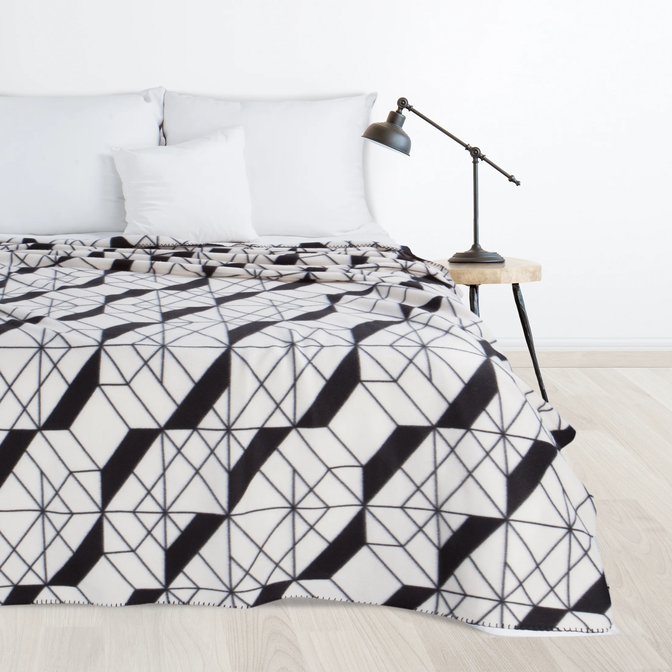 Koc 150x200 cm beżowo, czarny z nadrukiem geometrycznym GEO 1 Design 91