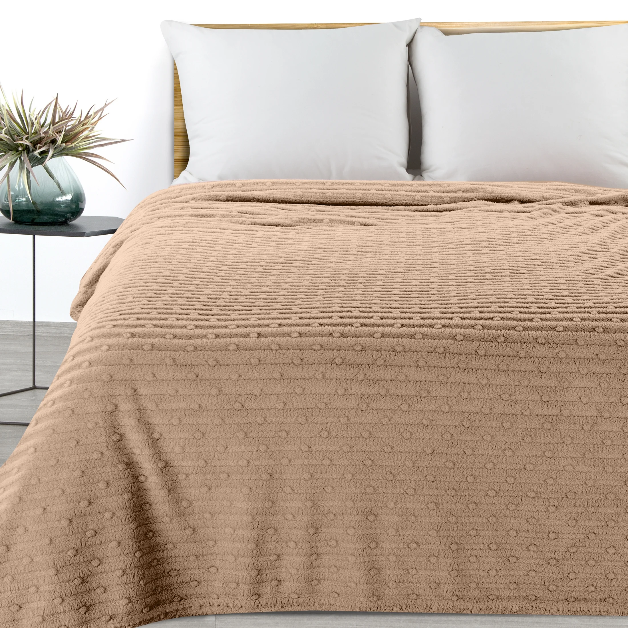 Koc 170x210 cm beżowy z wytłaczanym wzorem pasów LISA Design 91