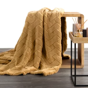 Koc flano 170x210 cm miodowy zdobiony wytłaczanym wzorem CARO Design 91