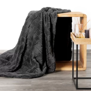 Koc flano 170x210 cm stalowy zdobiony wytłaczanym wzorem CARO Design 91