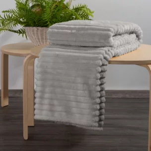 Koc flano 200x220 cm beżowy zdobiony wytłaczanym wzorem z efektem 3D SOFT Design 91