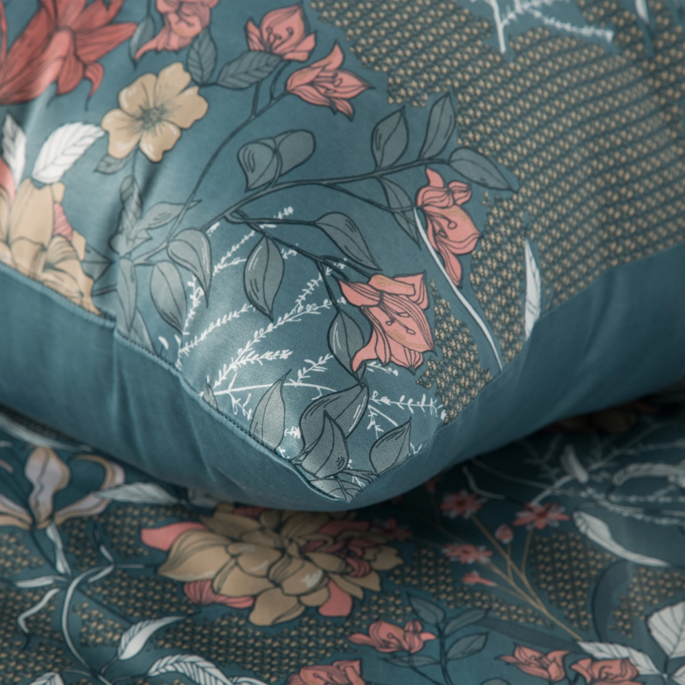 DESIGN 91 Komplet pościeli LEA 02 z satynowym splotem i nowoczesnym kwiatowym wzorem
