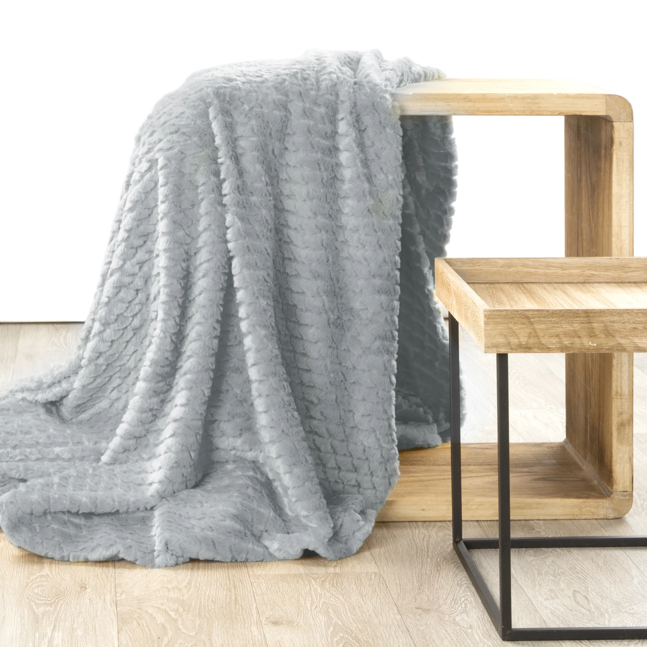 DESIGN 91 Narzuta AMBER o strukturze futra wytłaczana z efektem 3D
