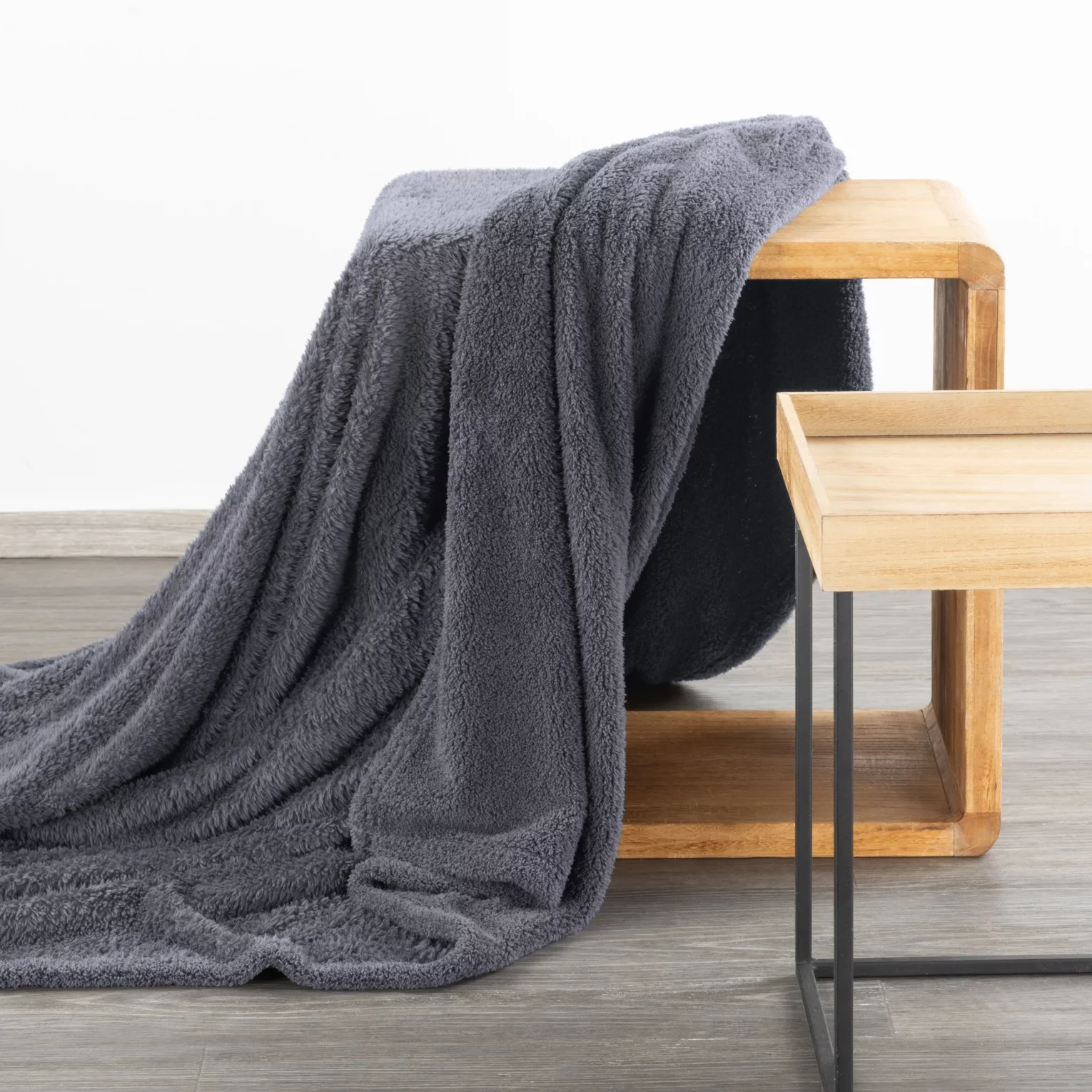 Koc polarowy 150x200 cm stalowy LORI Design 91