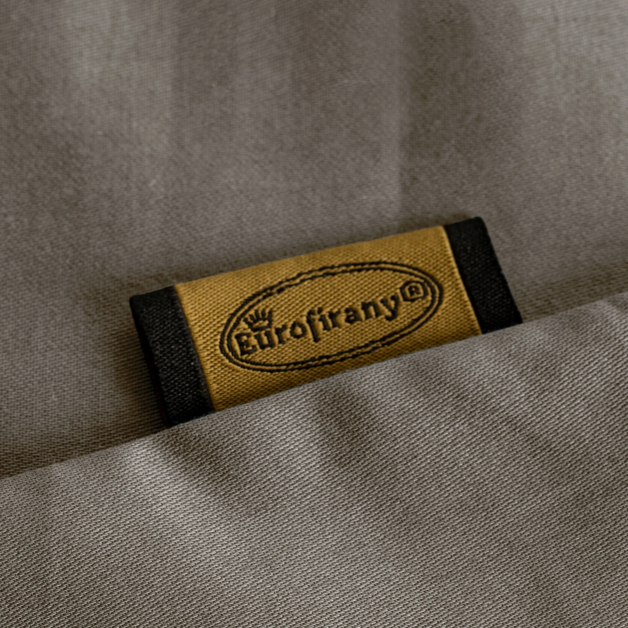 Poszewka na poduszkę 40x40 cm z satyny bawełnianej jasnobrązowa NOVA