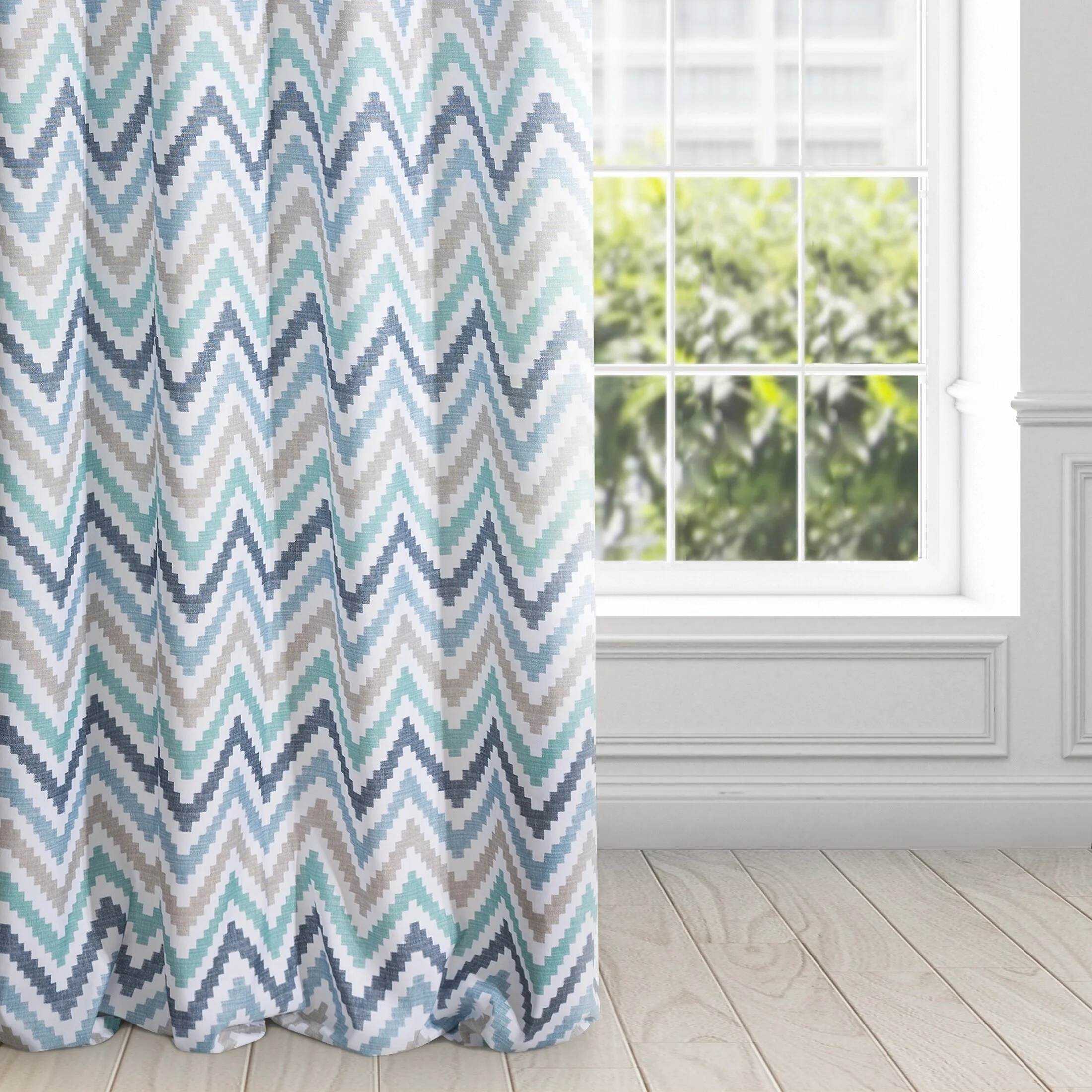 Zasłona biało, niebieska we wzór geometryczny 140x250 cm przelotka - NASTIA |