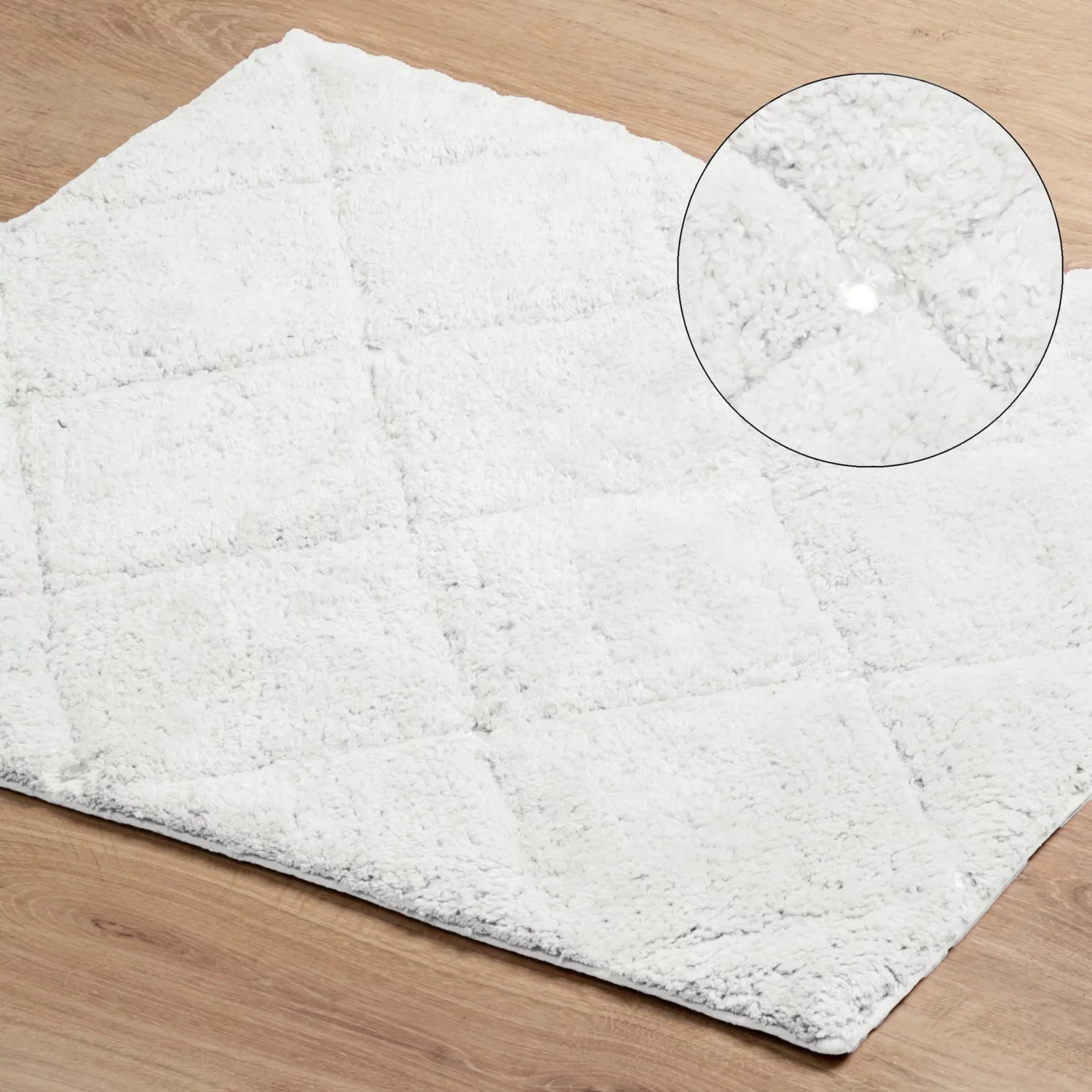 Dywanik łazienkowy bawełniany  zdobiony geometrycznym wzorem z kryształkami 50x70 cm CHIC