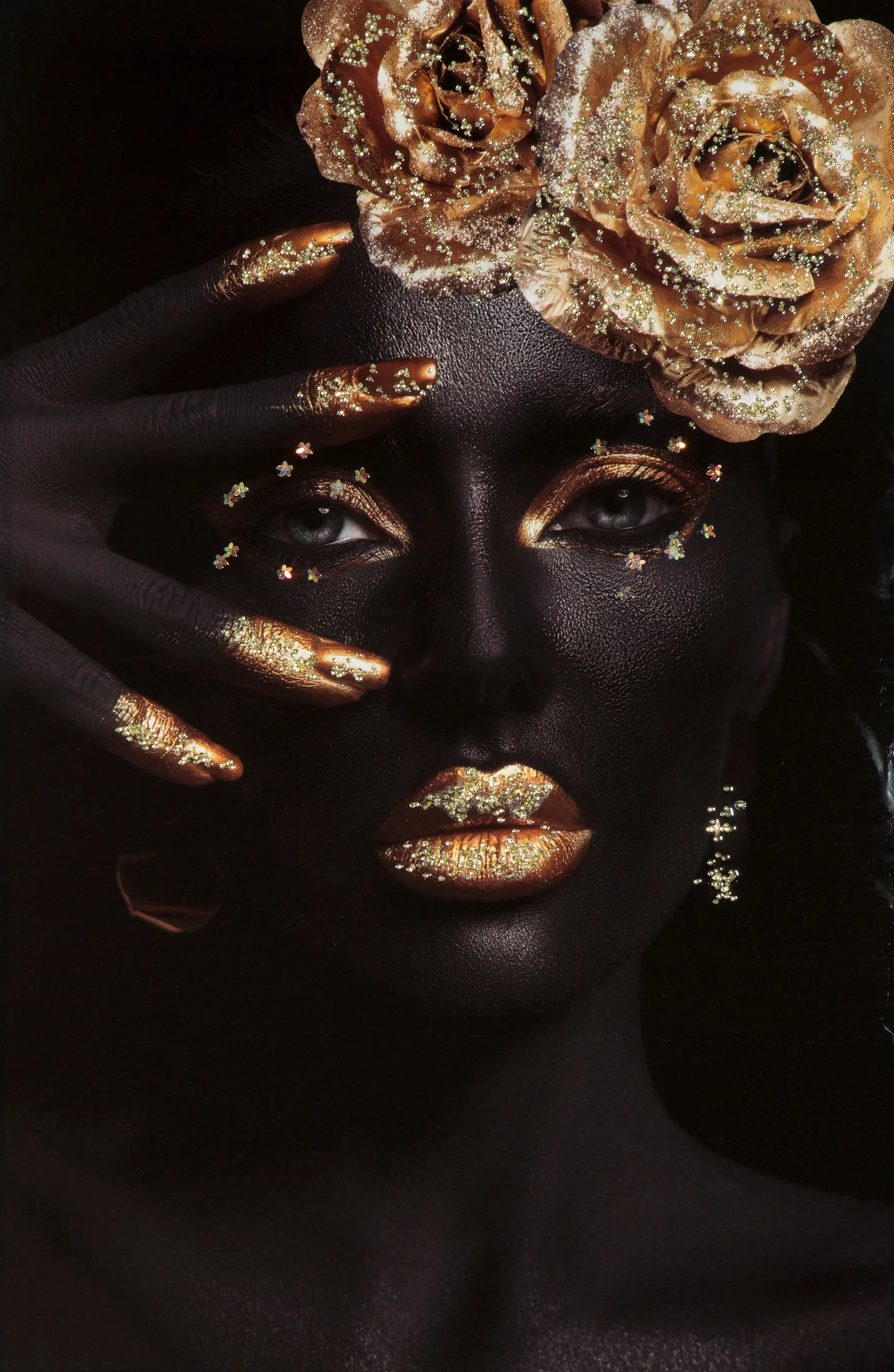 Obraz PAOLA 4 artystyczny nadruk na płótnie portret kobiety z kwiatem z efektem lustra | eurofirany