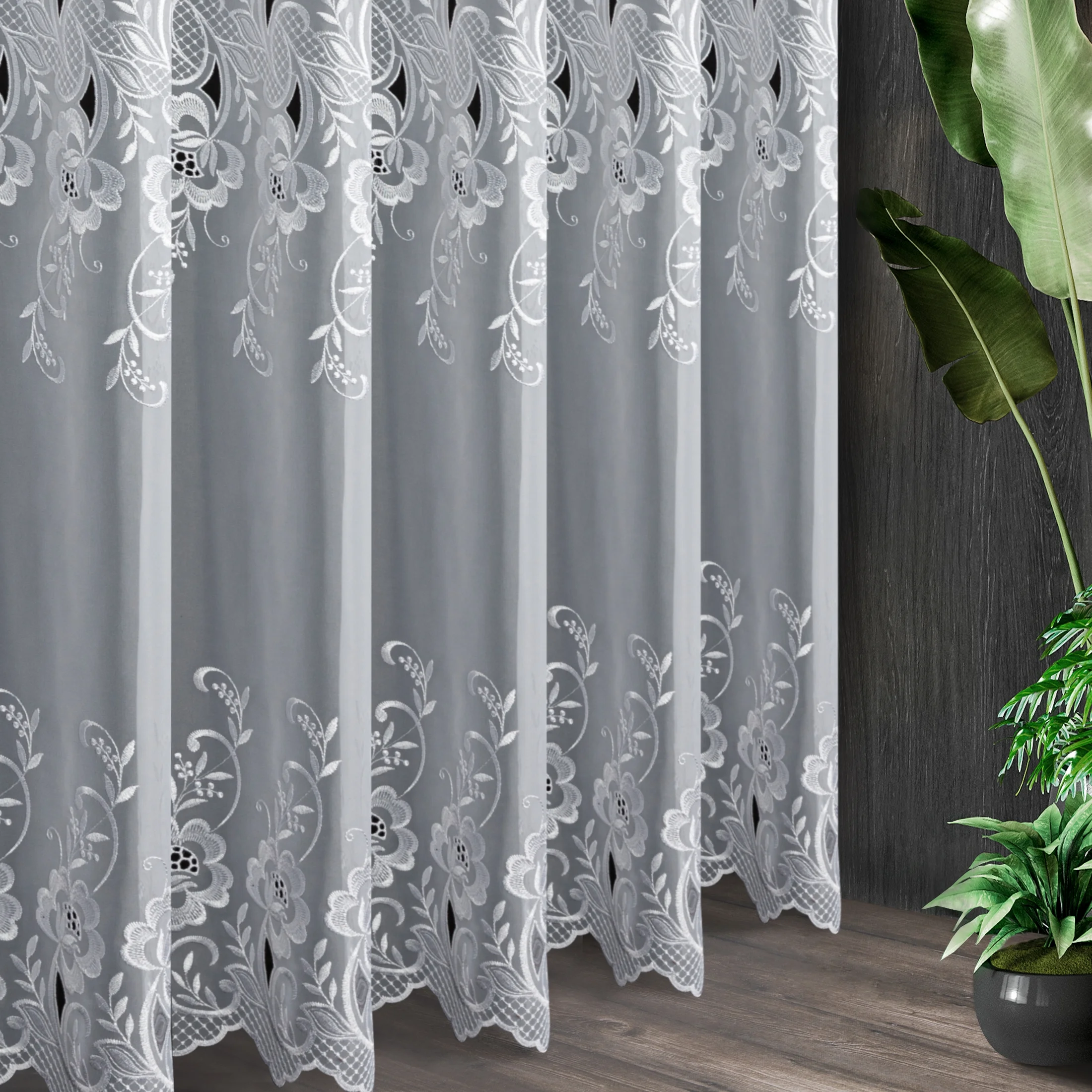 Tkanina firanowa delikatny matowy woal zdobiony dwoma pasami kwiatowego haftu z ażurem