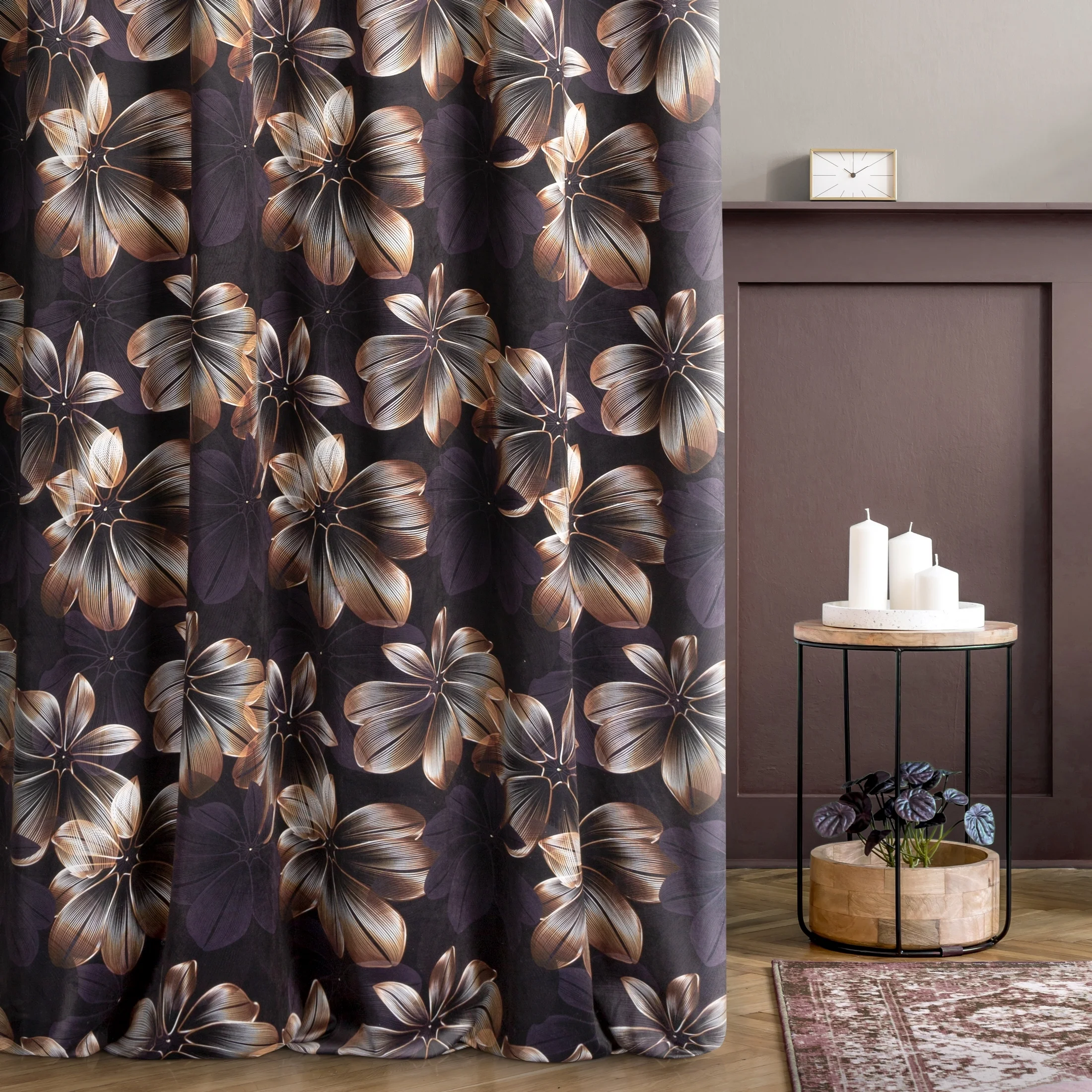 Tkanina zasłonowa miękka w dotyku, welwetowa, z trójwymiarowym nadrukiem graficznych kwiatów