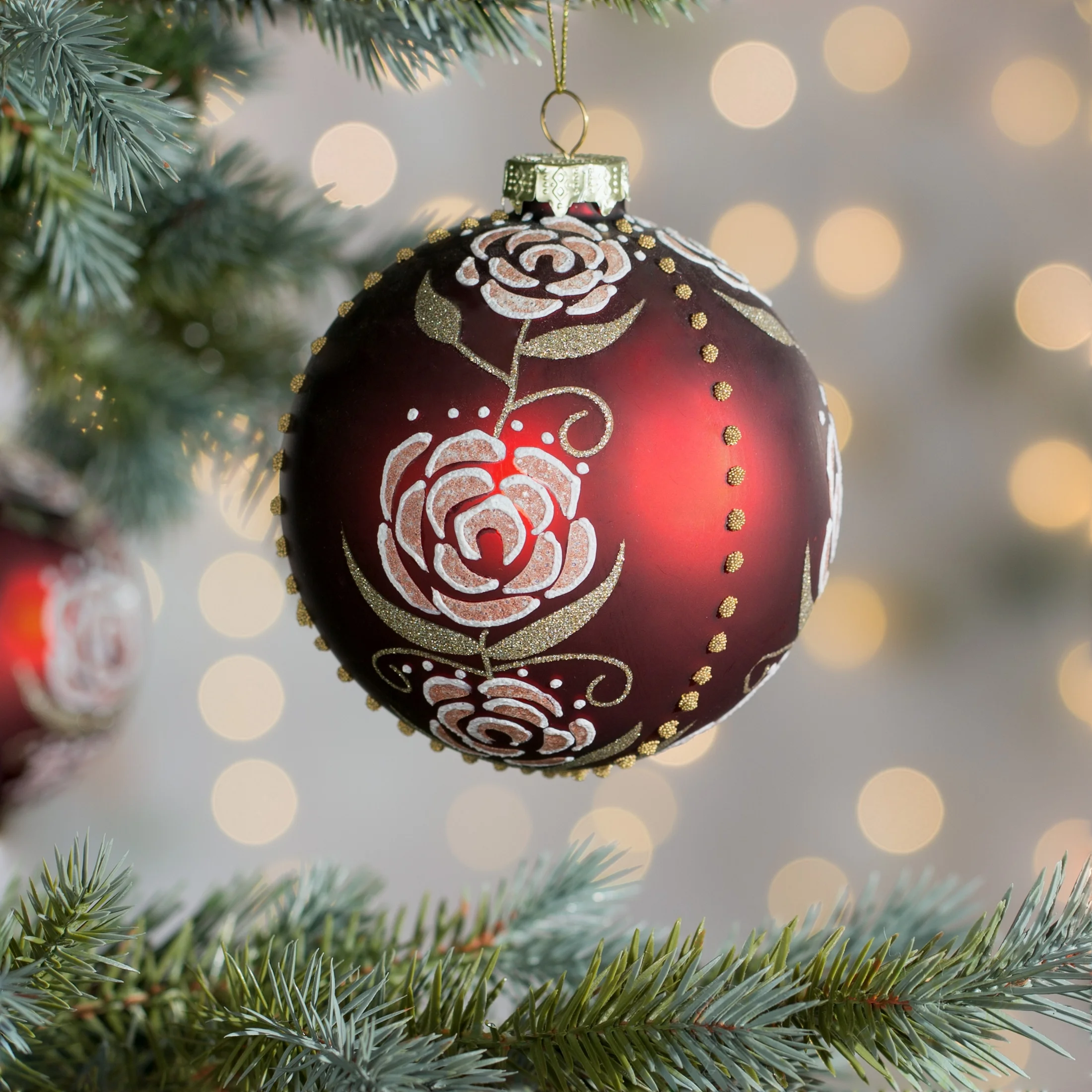 Szklana bombka choinkowa ręcznie zdobiona błyszczącym wzorem róży | 