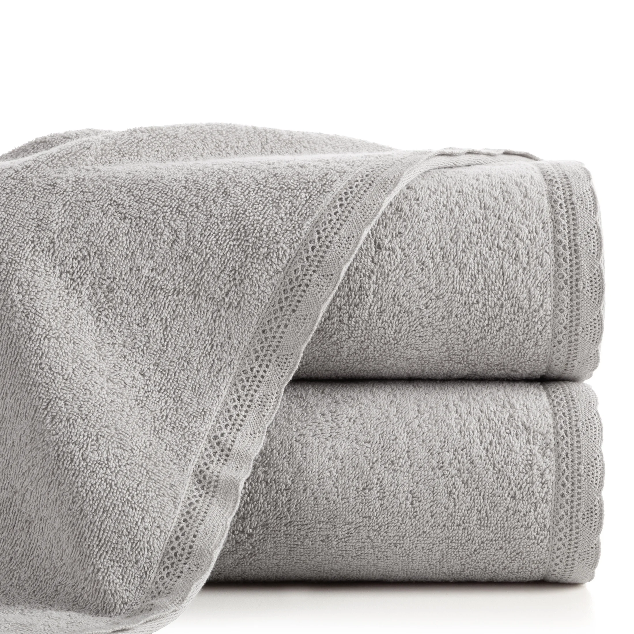 Ręcznik kąpielowy 70x140 cm bawełniany kolor srebrny zdobiony kordonkową koronką 500 g/m2 SOFIA