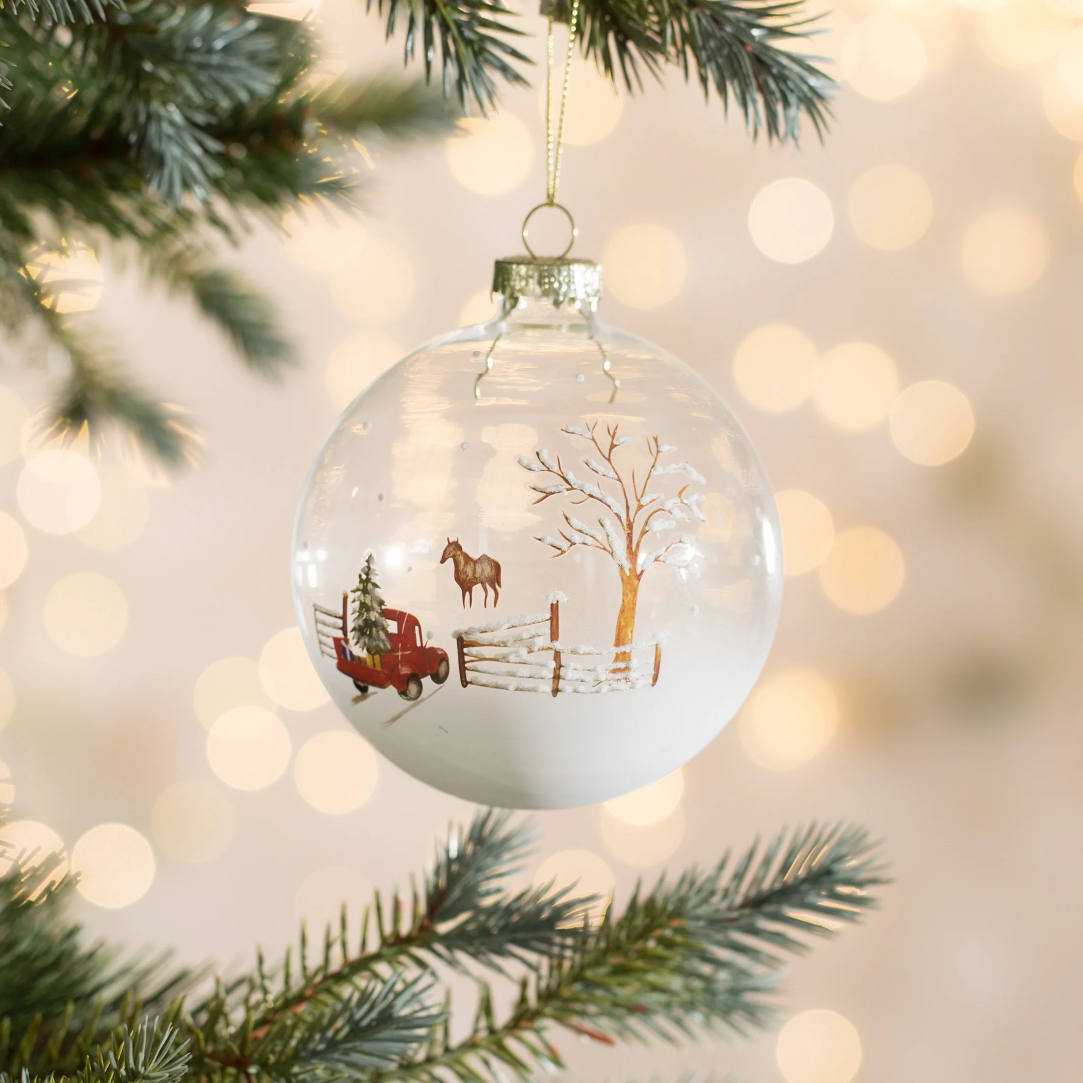 Szklana bombka ręcznie zdobiona uroczą zimową wioską | 