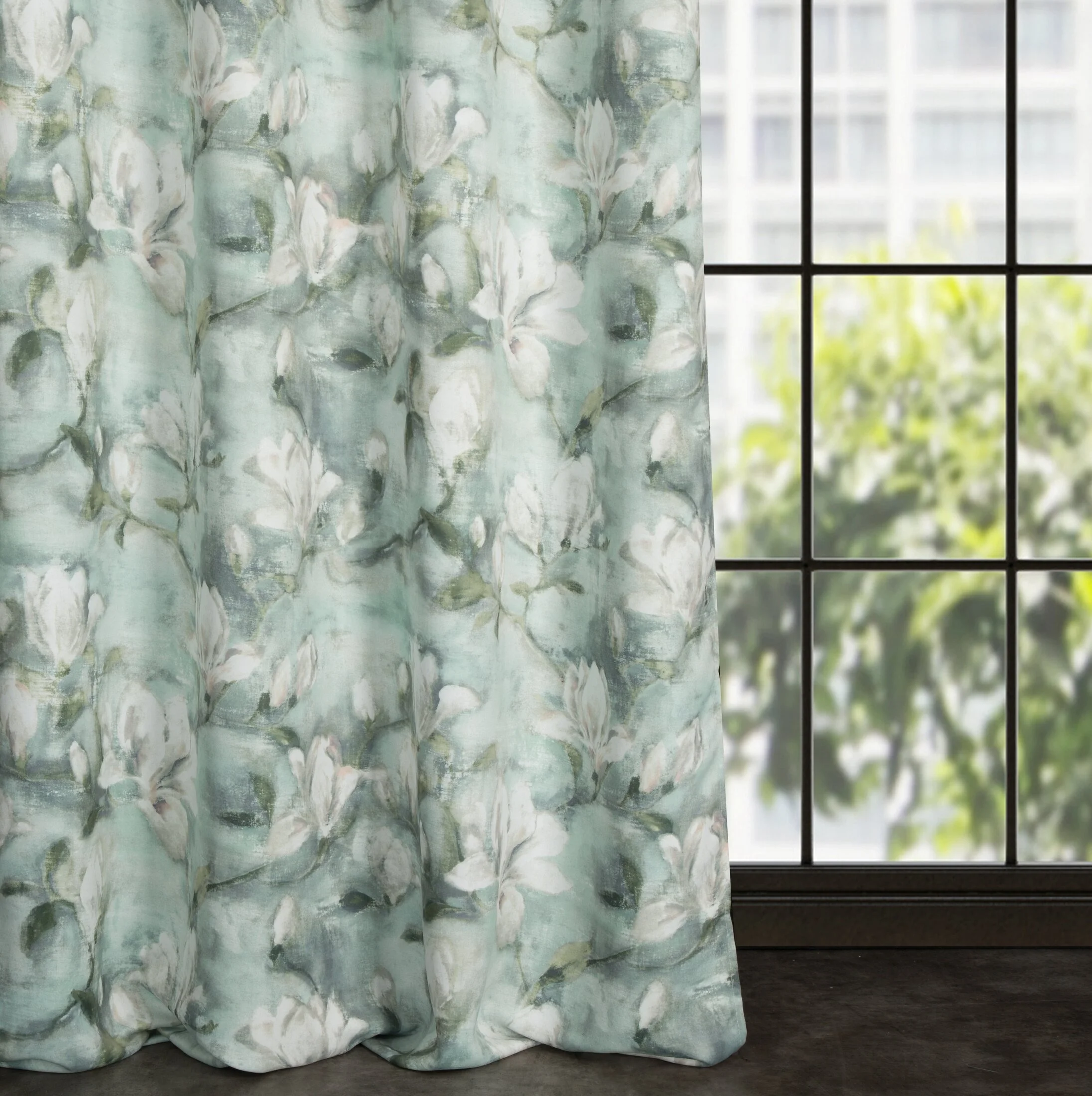 Zasłona miętowo, kremowa z motywem malowanych magnolii 140x250 cm przelotka - GRACJA | eurofirany