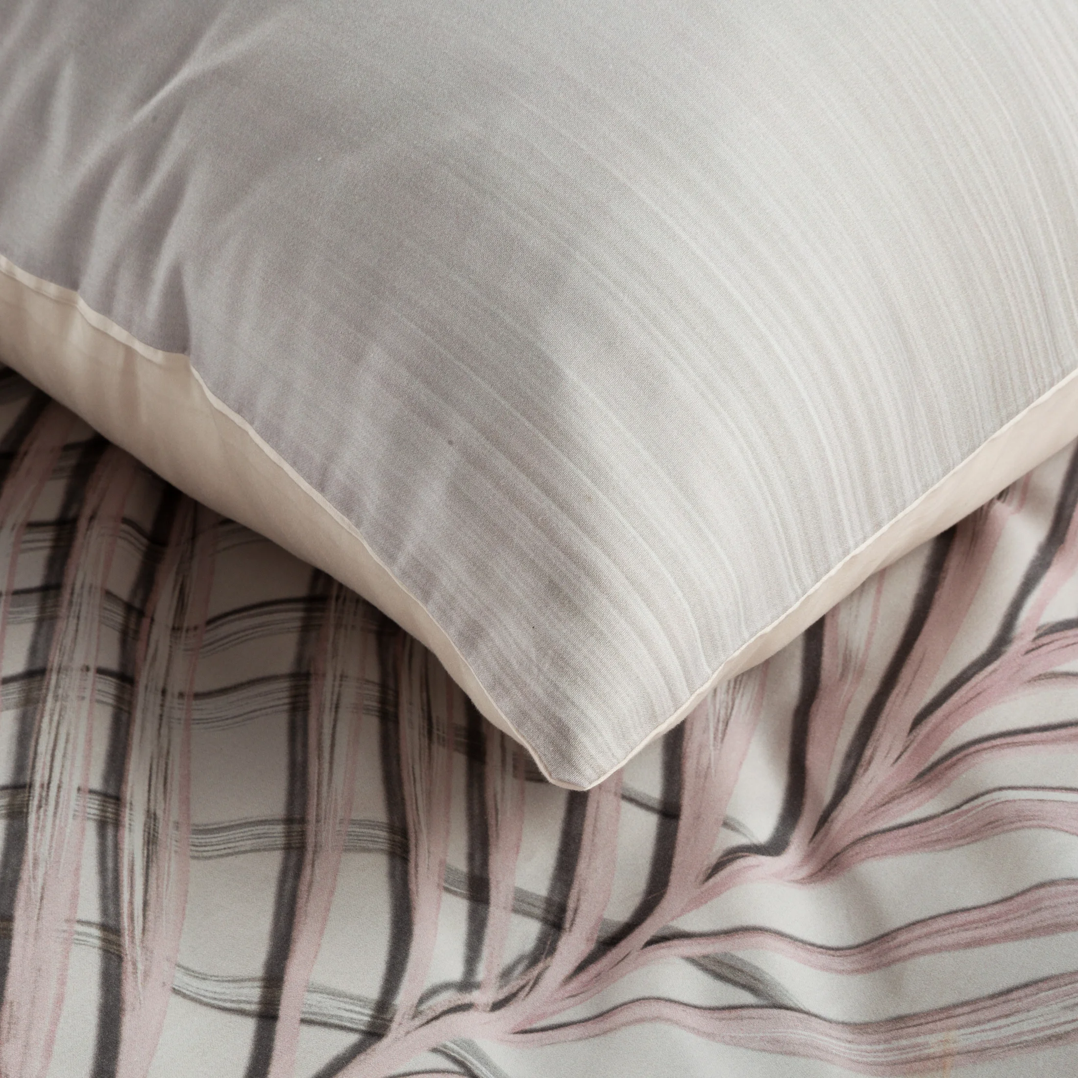 Ekskluzywna pościel 220x200 cm komplet 3 częściowy bawełniana kolor beżowy, pudrowy róż w stylu boho Reina Line