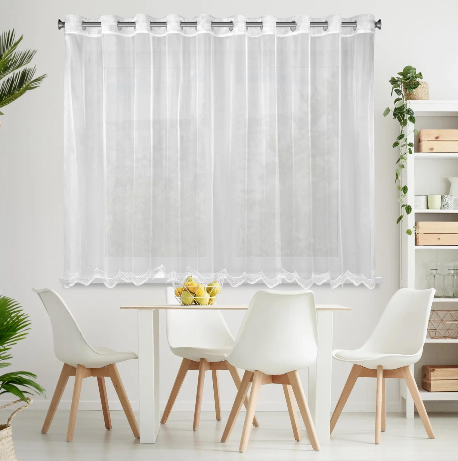 Firana biała z lekkiej mikrosiateczki z połyskiem zakończona haftem 300x145 cm przelotka ELLIE