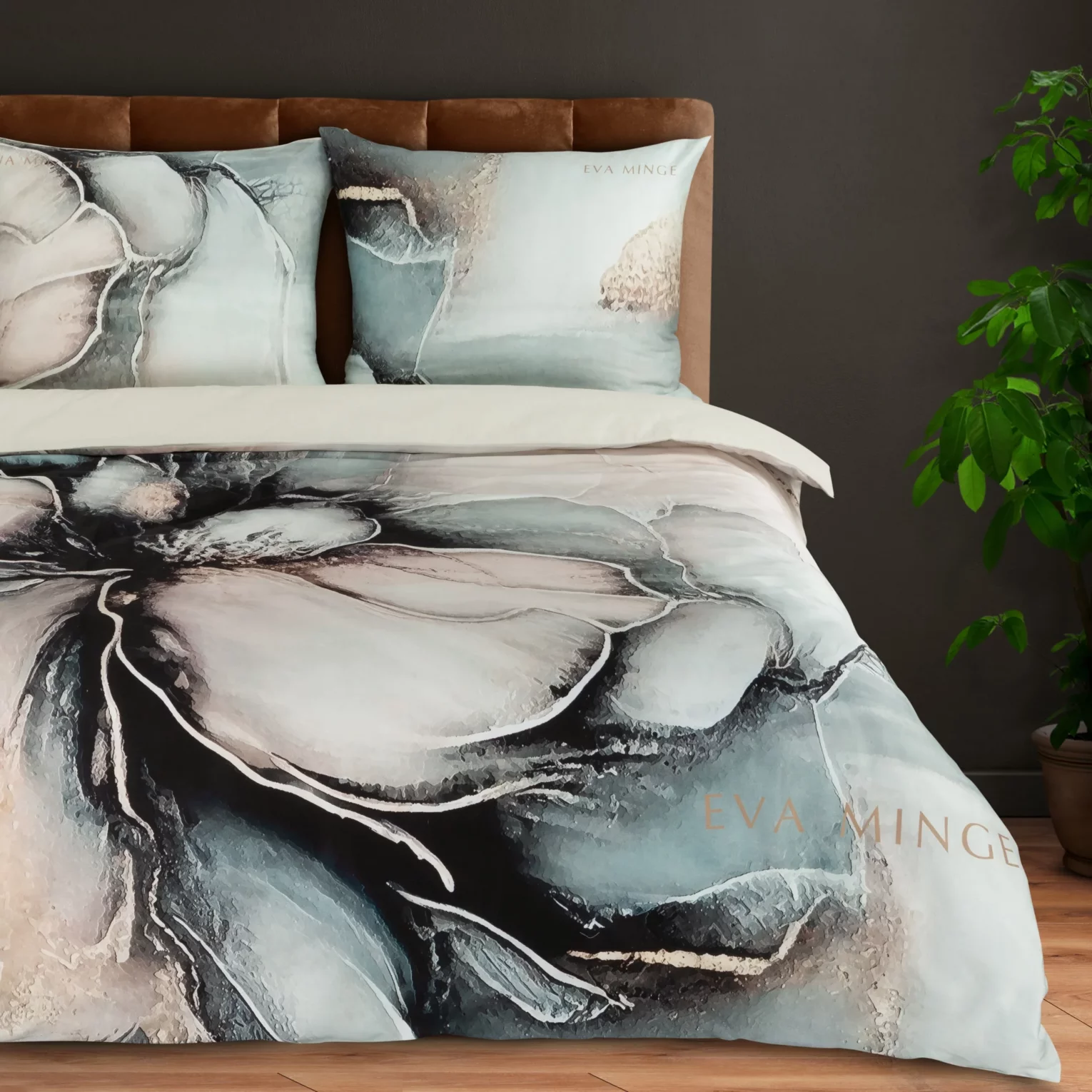 Pościel bawełniana z makosatyny 160x200 cm  kolor jasnokremowy, szałwiowy z designerskim wzorem EVA 13 Eva Minge