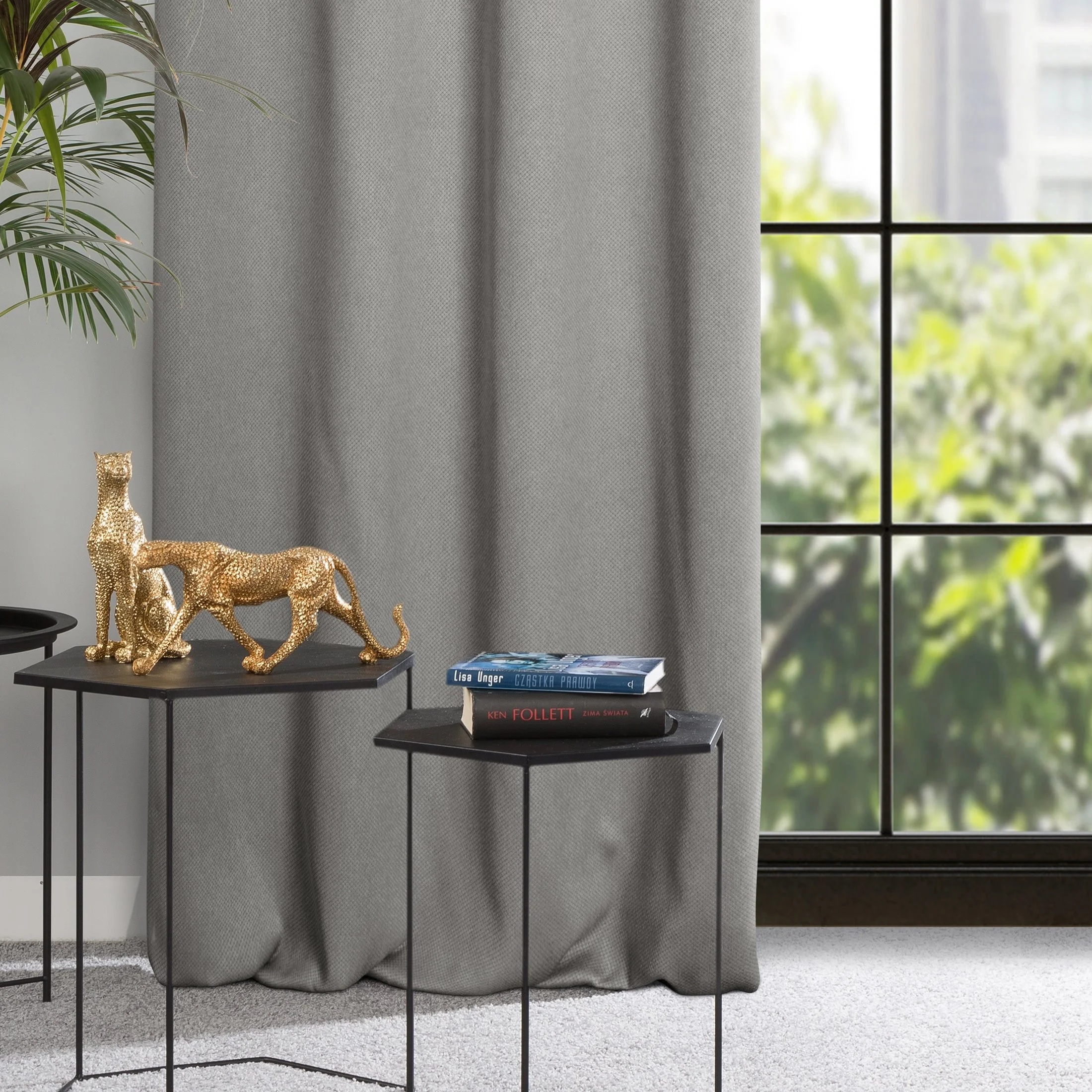 Zasłona szarobeżowa zaciemniająca o strukturze drobnej krateczki 135x250 przelotka - AMARO | eurofirany