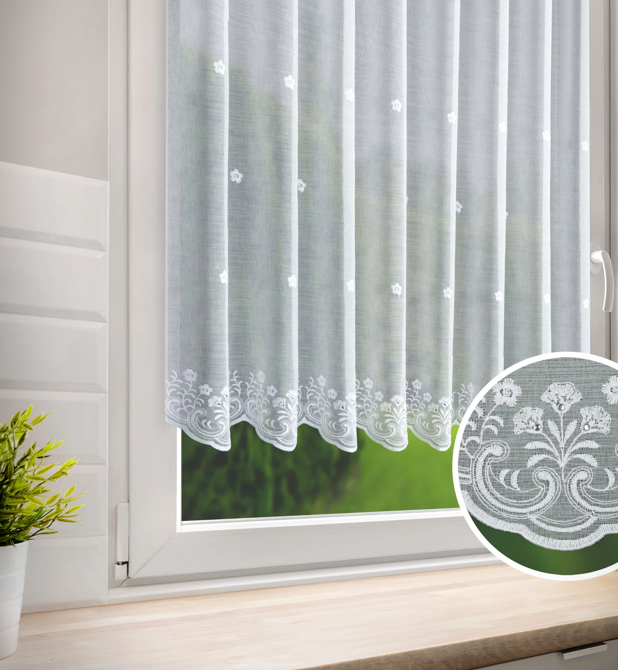 Tkanina firanowa zazdrostka z etaminy z haftem i cyrkoniami