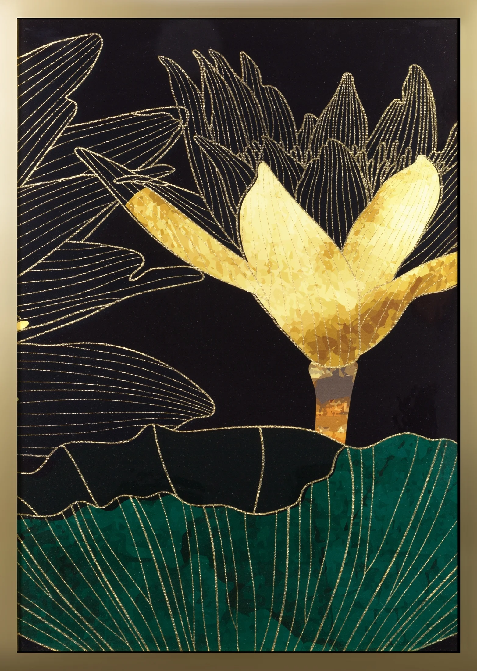 Obraz z nadrukiem liści i kwiatów w złotej ramce | eurofirany