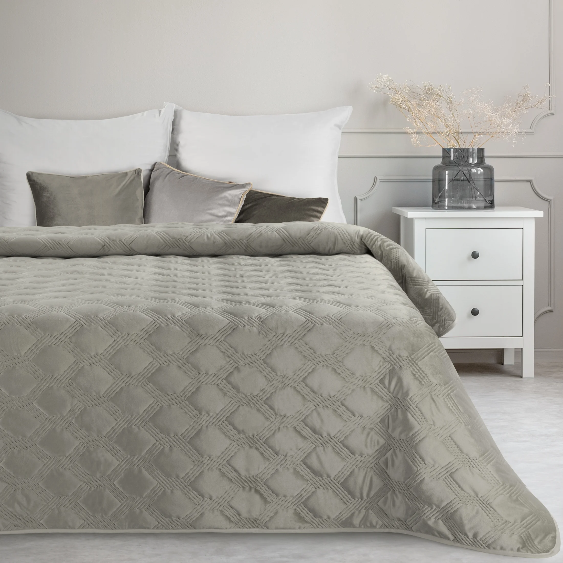 Narzuta welwetowa srebrna 200x220 cm pikowana metodą hot press SOFIA 5 Eurofirany Premium | eurofirany