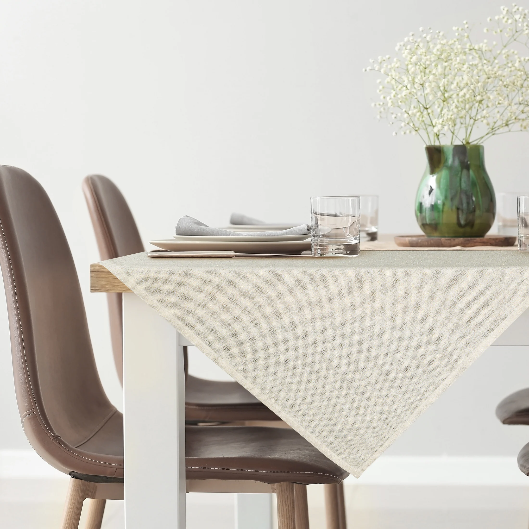 Bieżnik na stół kremowy 85x85 cm INES 12 z przetykaną błyszczącą nicią