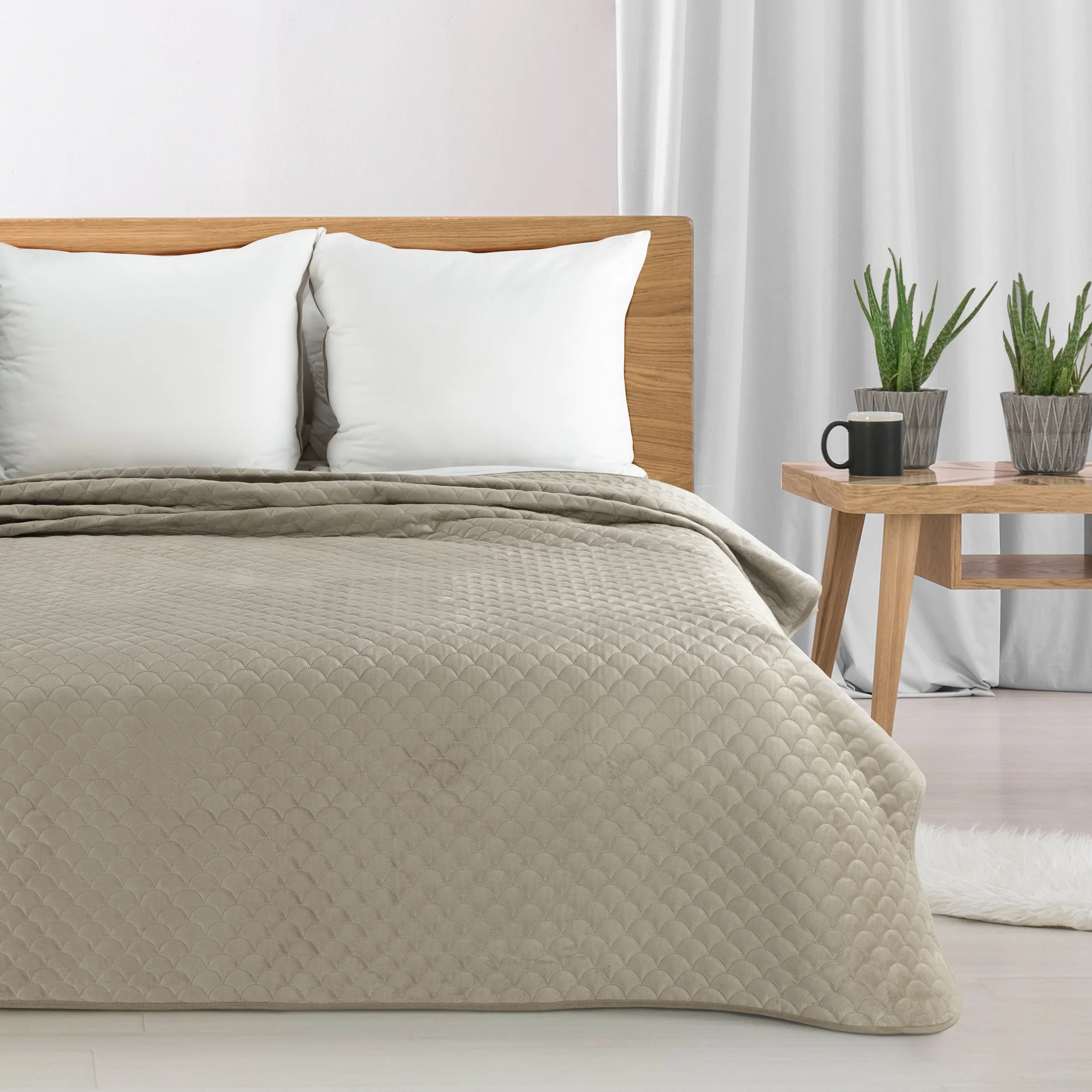 Narzuta welwetowa beżowa 170x210 cm pikowana metodą hot press z motywem rybiej łuski ARIEL Eurofirany Classic | eurofirany