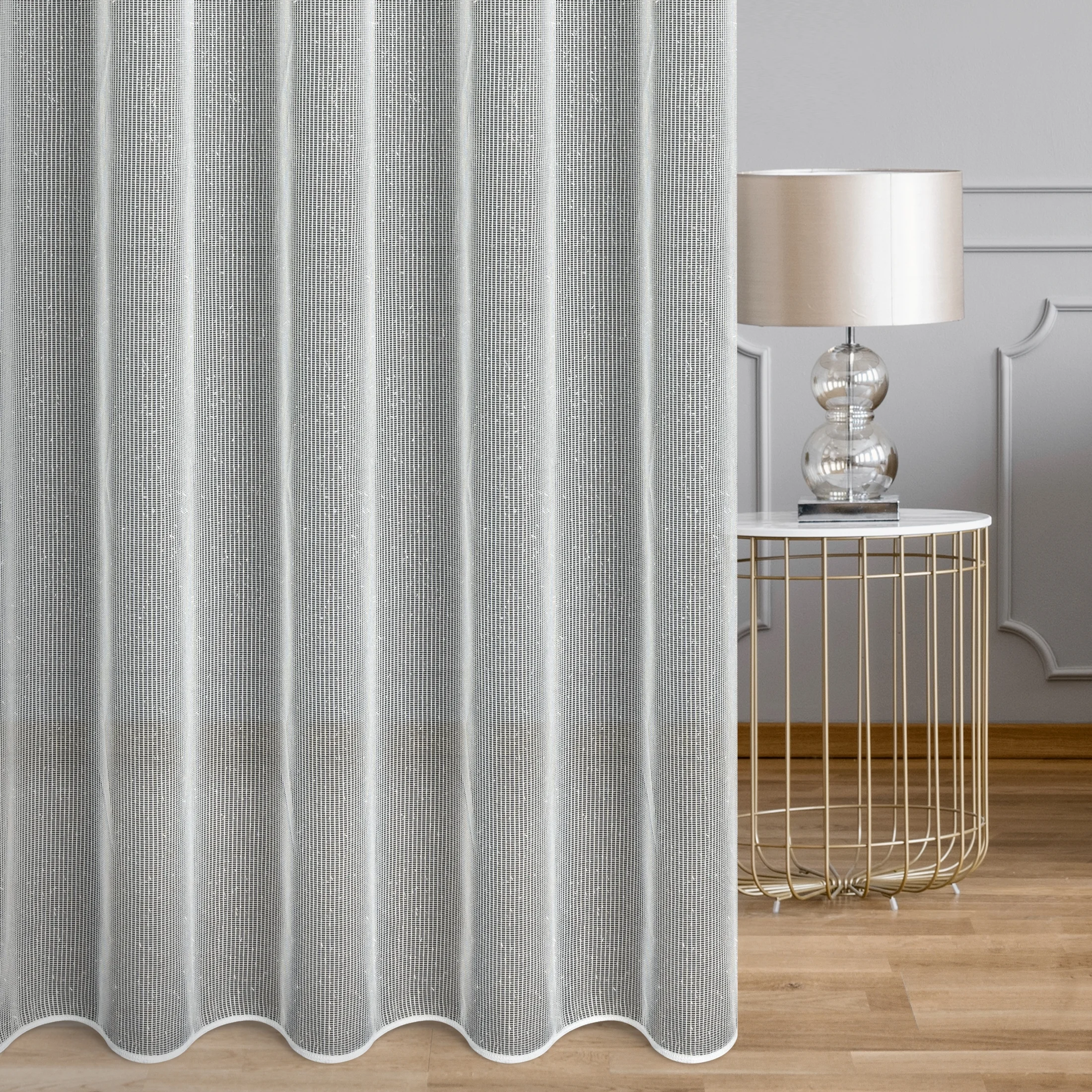 Tkanina firanowa gładka siateczka z moherową nicią wykończona obciążnikiem