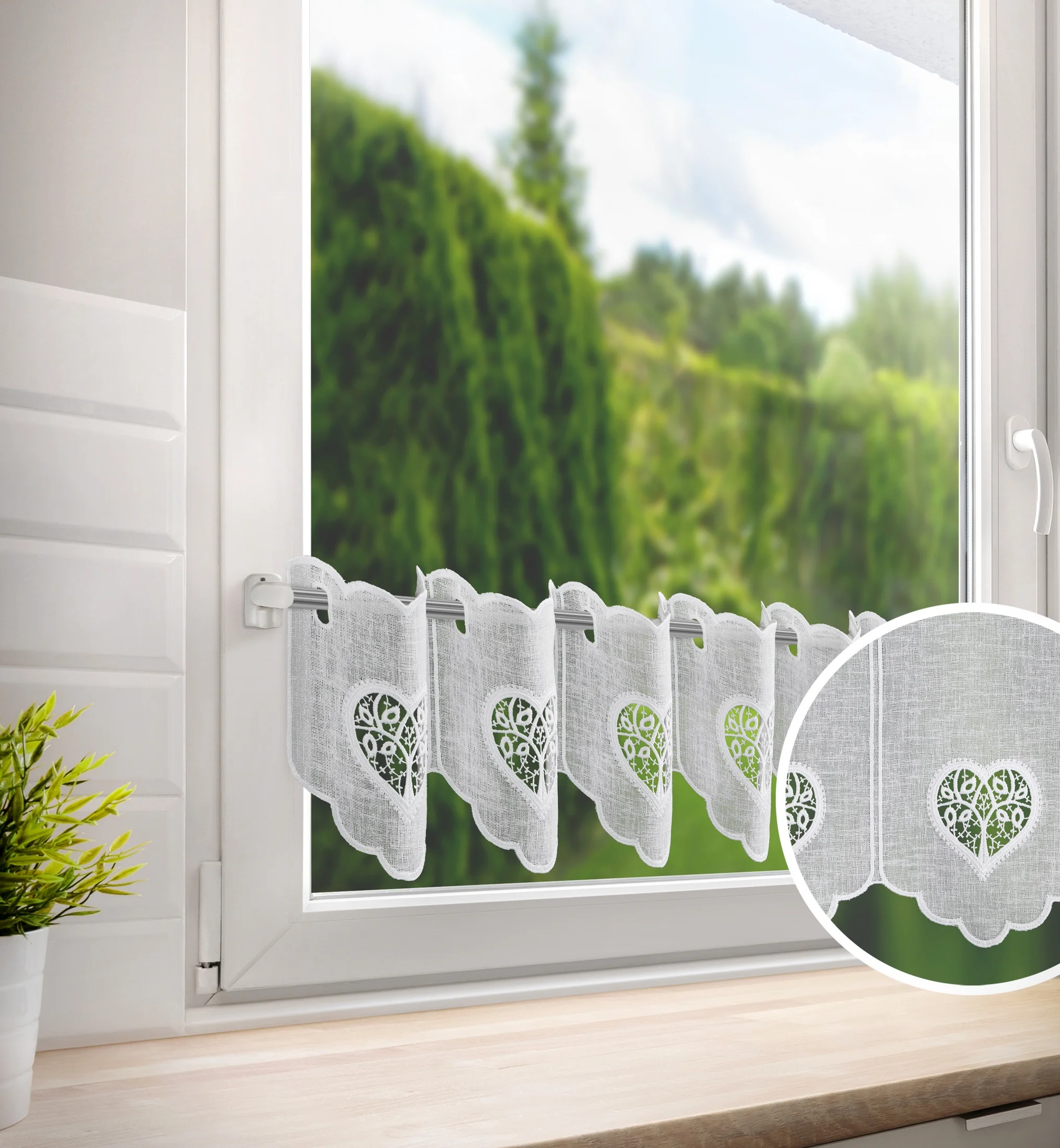 Tkanina firanowa zazdrostka z etaminy zdobiona haftem ażurowym