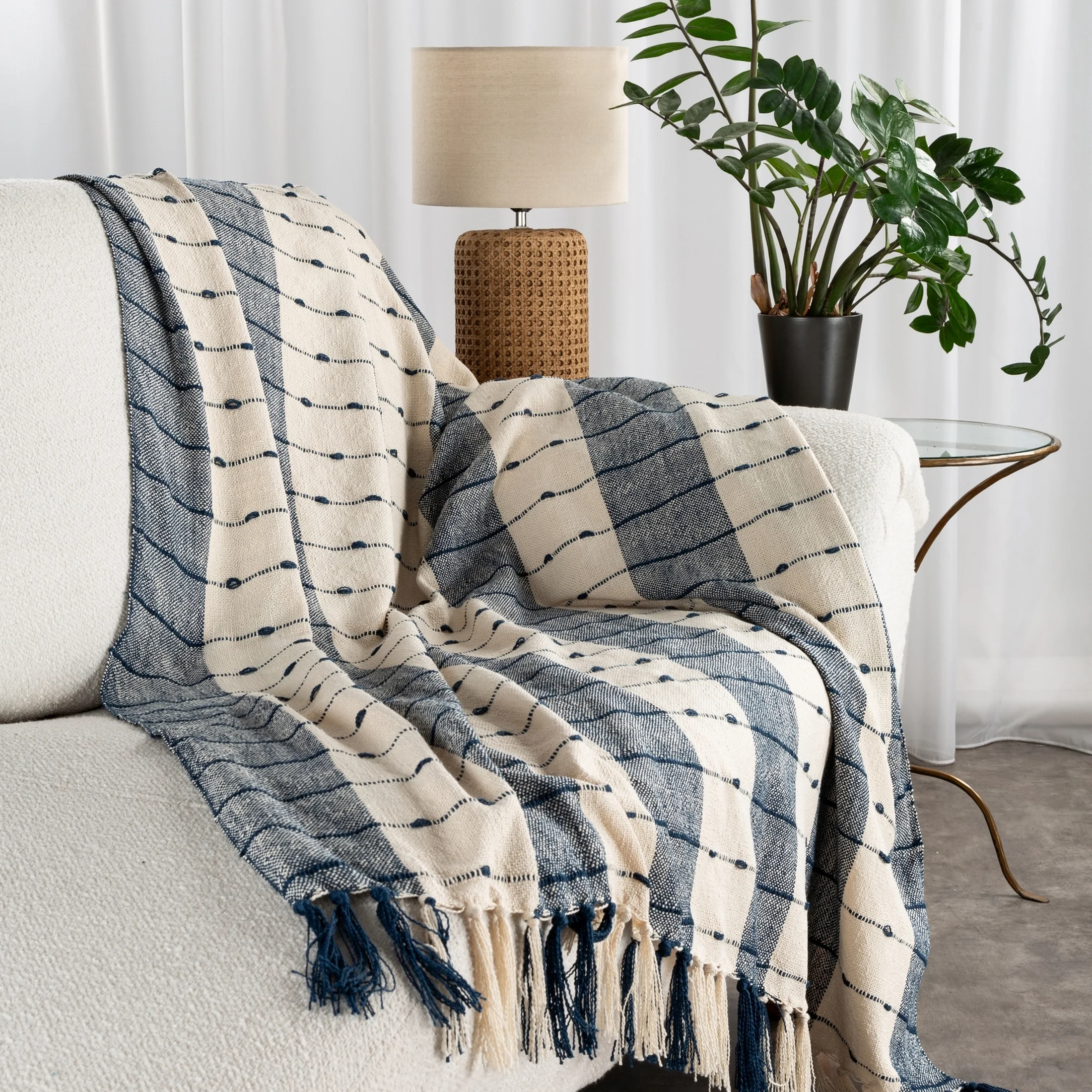 Koc 130x170 cm granatowo, kremowy w krate zdobiony frędzlami ERIE kolekcja TOLEDO | eurofirany