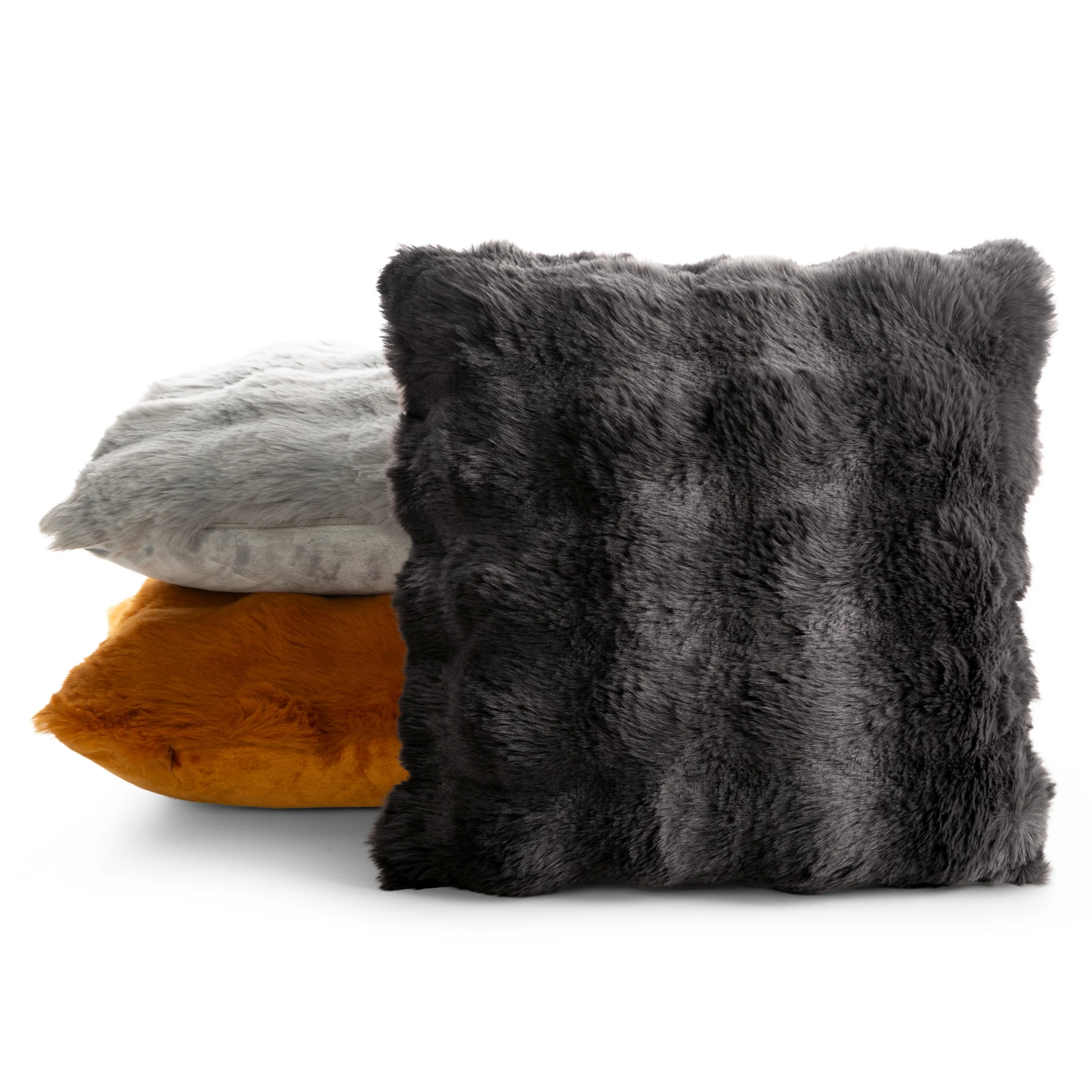 Poszewka na poduszkę 45x45 cm z futerka kolor beżowy zdobiona efektem 3D LILY