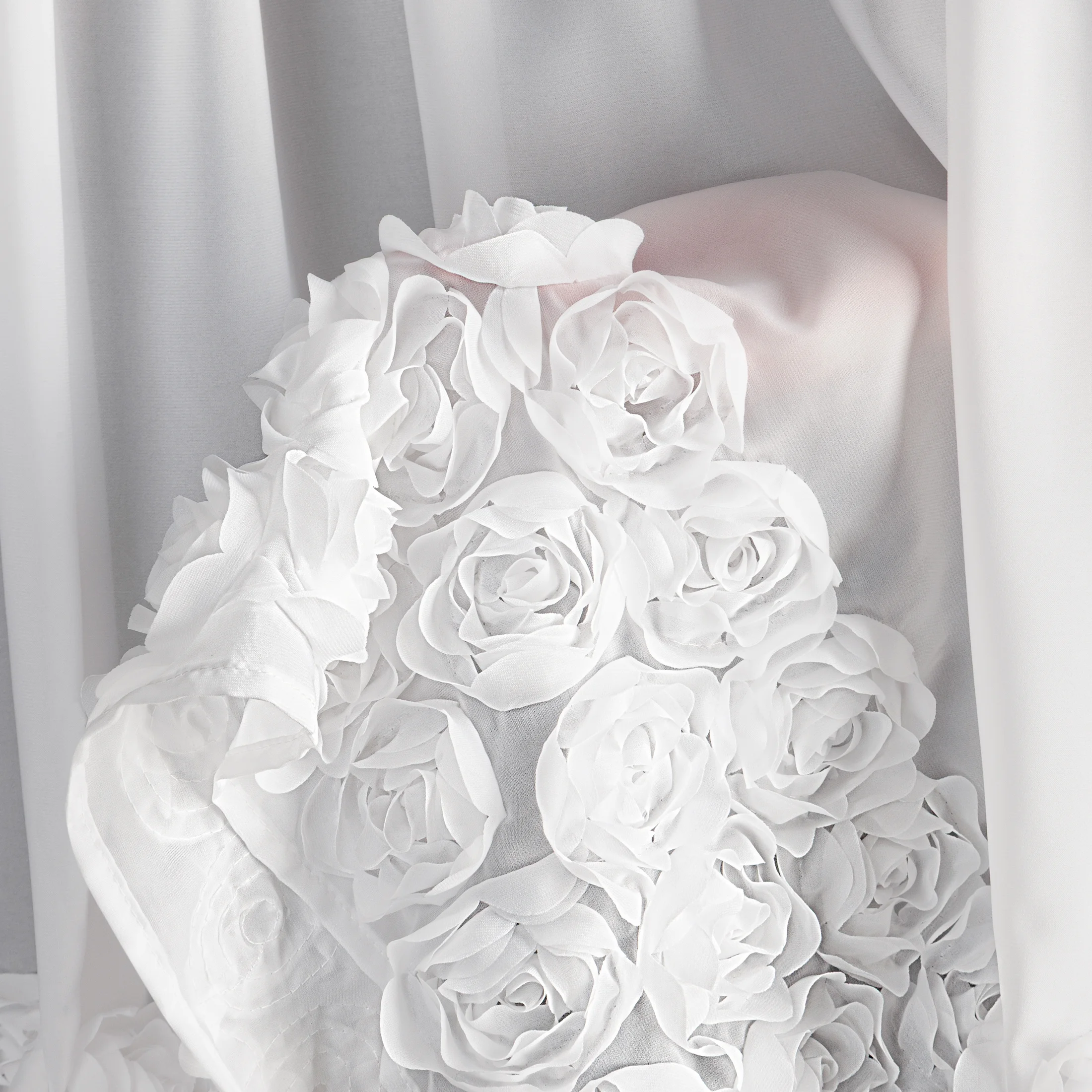 Zazdrostka biała z szyfonu zdobiona różami 3D 70x150 cm taśma - ROSES11 Eva Minge