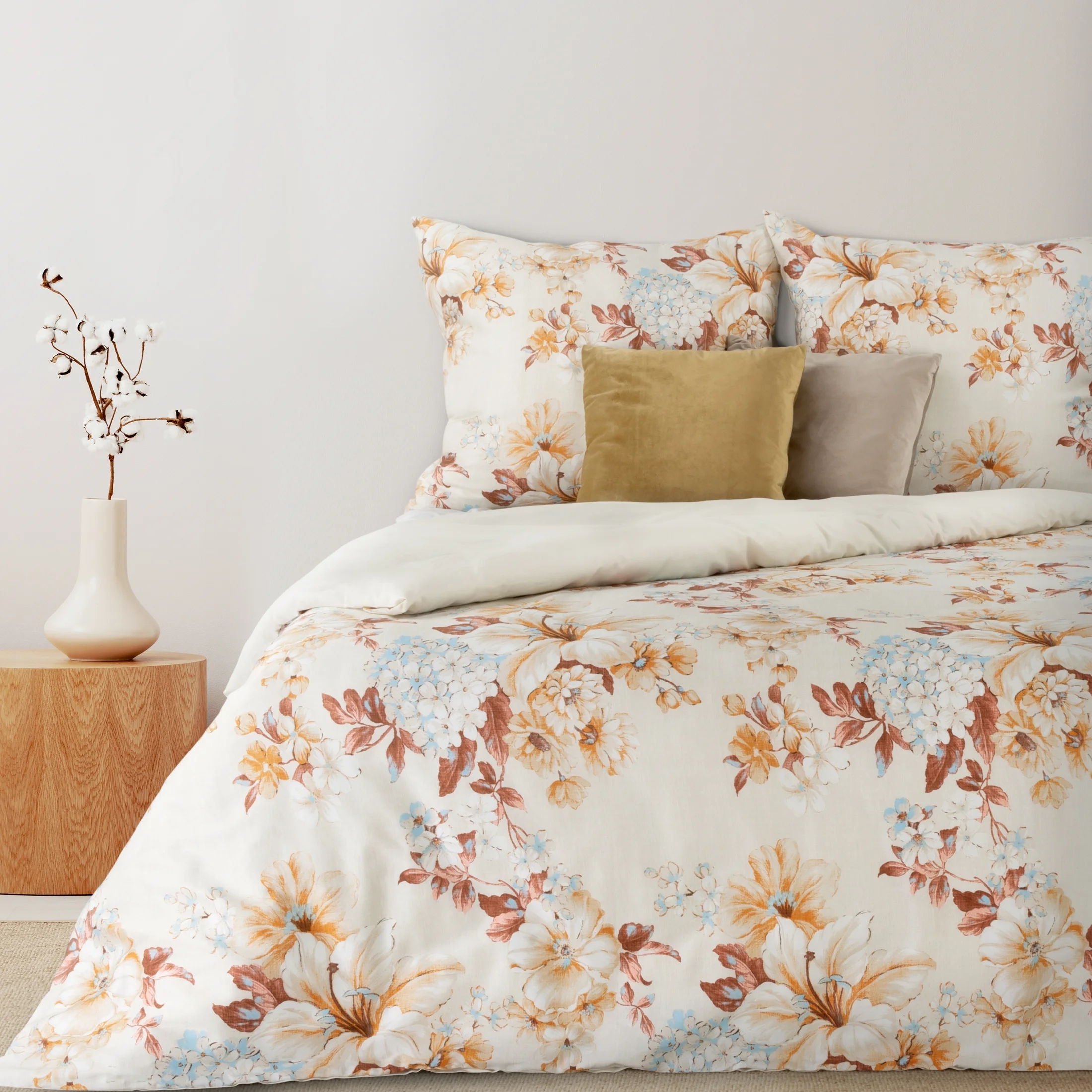 Pościel 220x200 cm z satyny bawełnianej kolor kremowy, ceglasty z kwiatowym wzorem NELLY 3 | eurofirany
