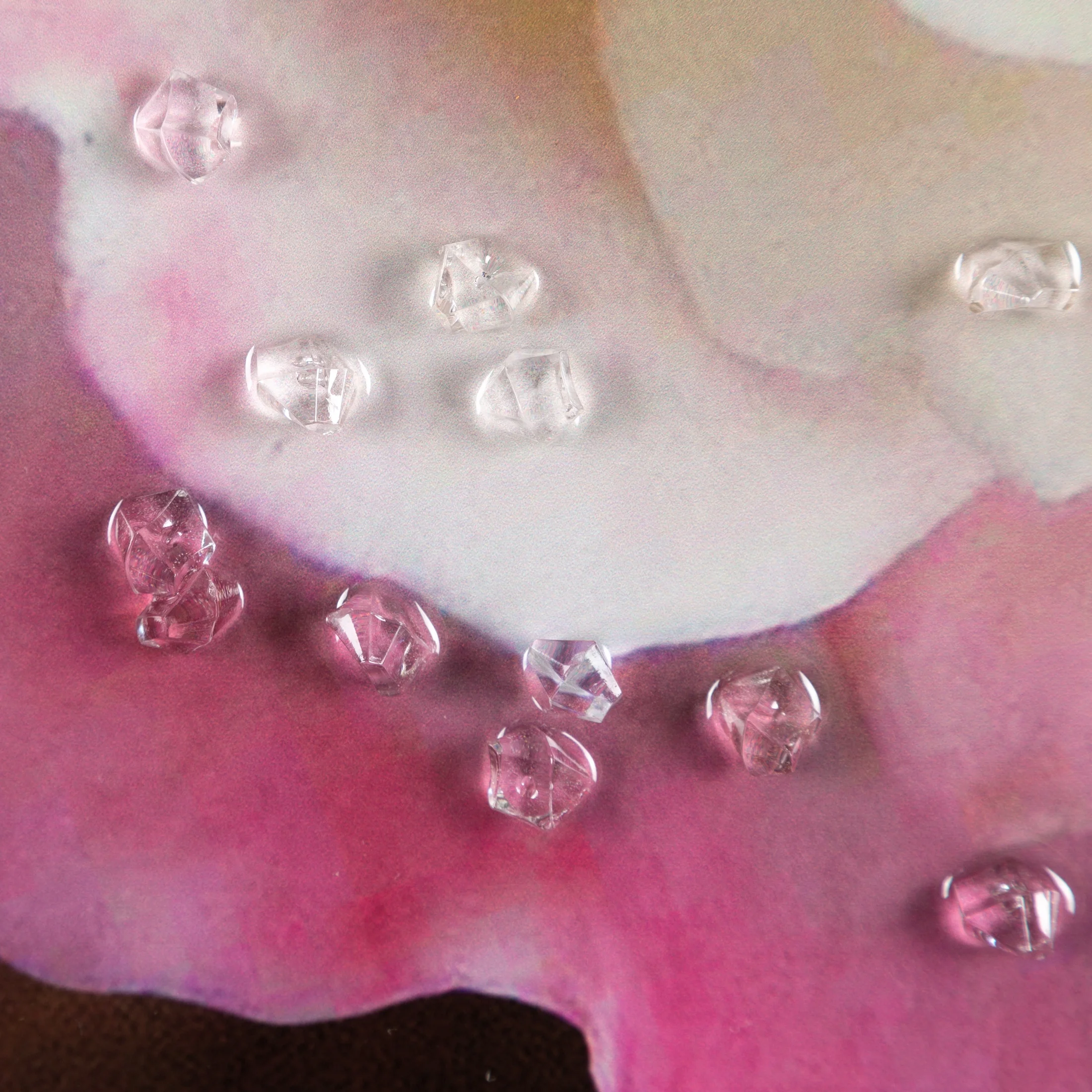 Obraz postaci różowy na płótnie w złotej ramie 60x60 cm PAOLA 2