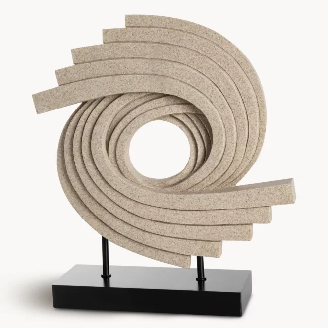 Figurka beżowa w formie spiralnej rzeźby 28x8x32 cm