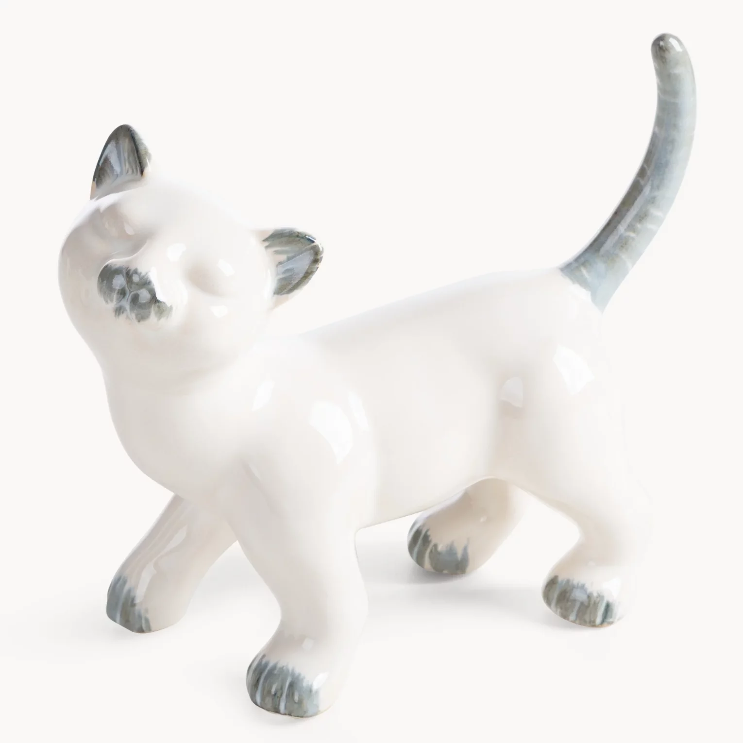 Figurka dekoracyjna kot kremowa 21x9x18 cm AVANI