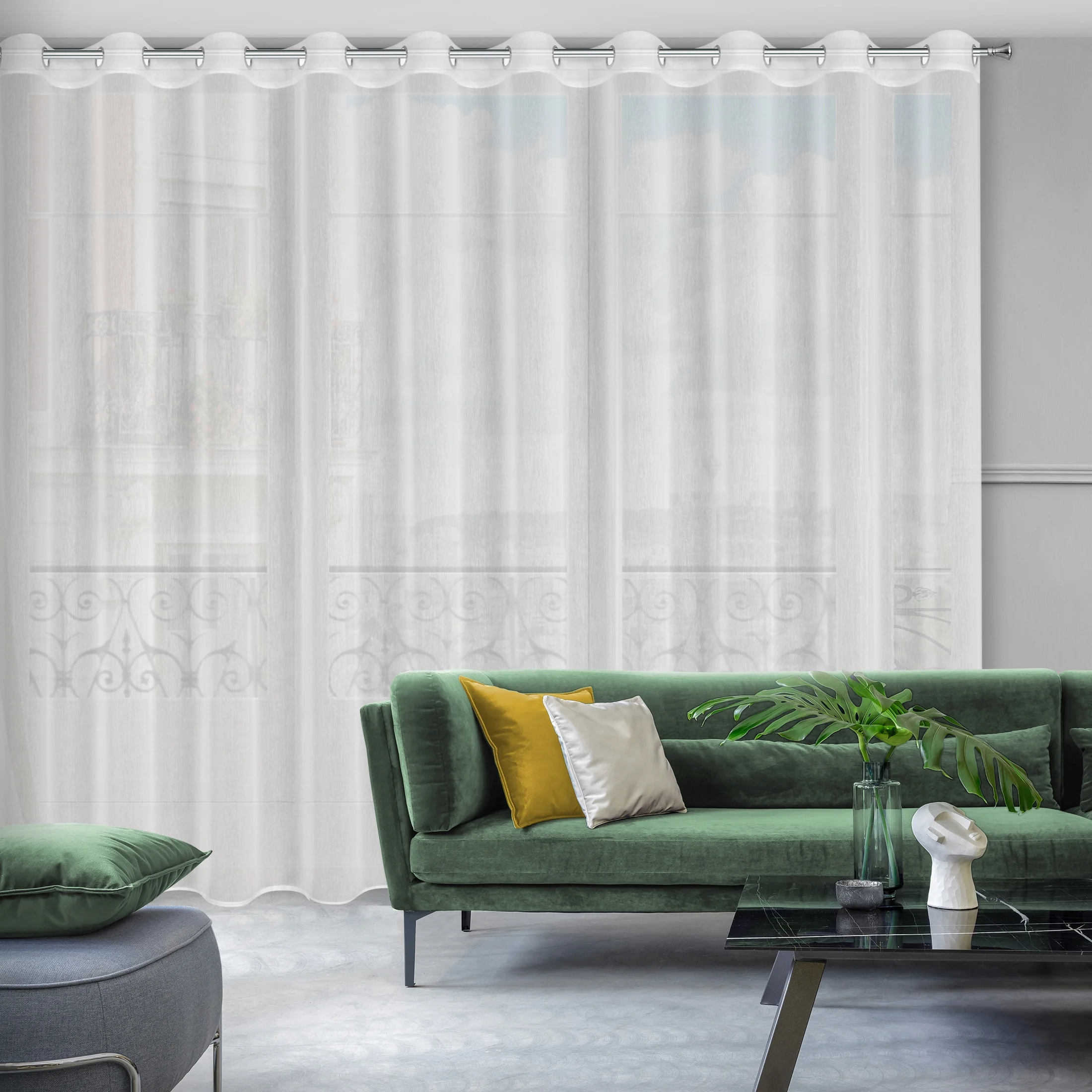 Firana biała o strukturze drobnego deszczyku przeplatana złotą nicią 300x250 cm przelotka LUNA