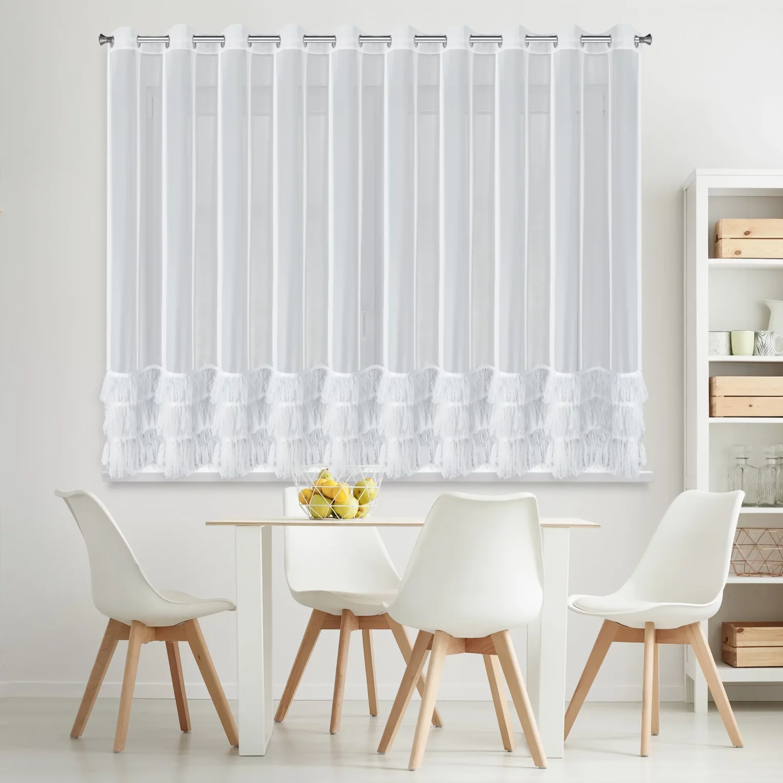 Firana biała z drobnej siateczki z fantazyjną aplikacją 400x160 cm przelotka - ARABELLA