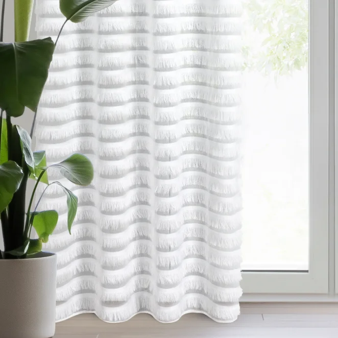 Firana biała z etaminy zdobiona po całości pasami delikatnych frędzli 140x250 cm przelotka DANA