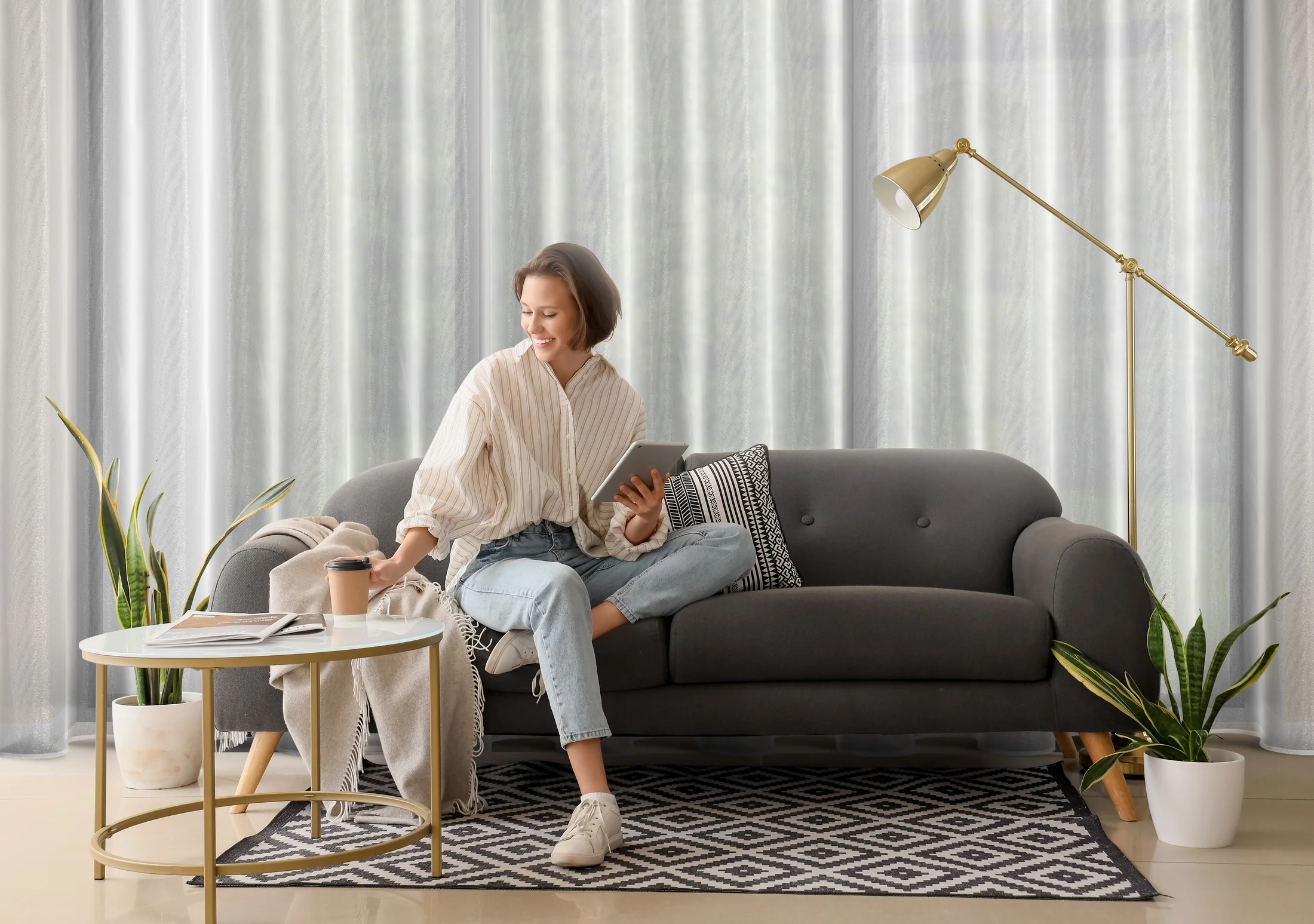 Firana biała z lekkiej i błyszczącej tkaniny 350x250 cm przelotka SYLVIA ELLA LINE