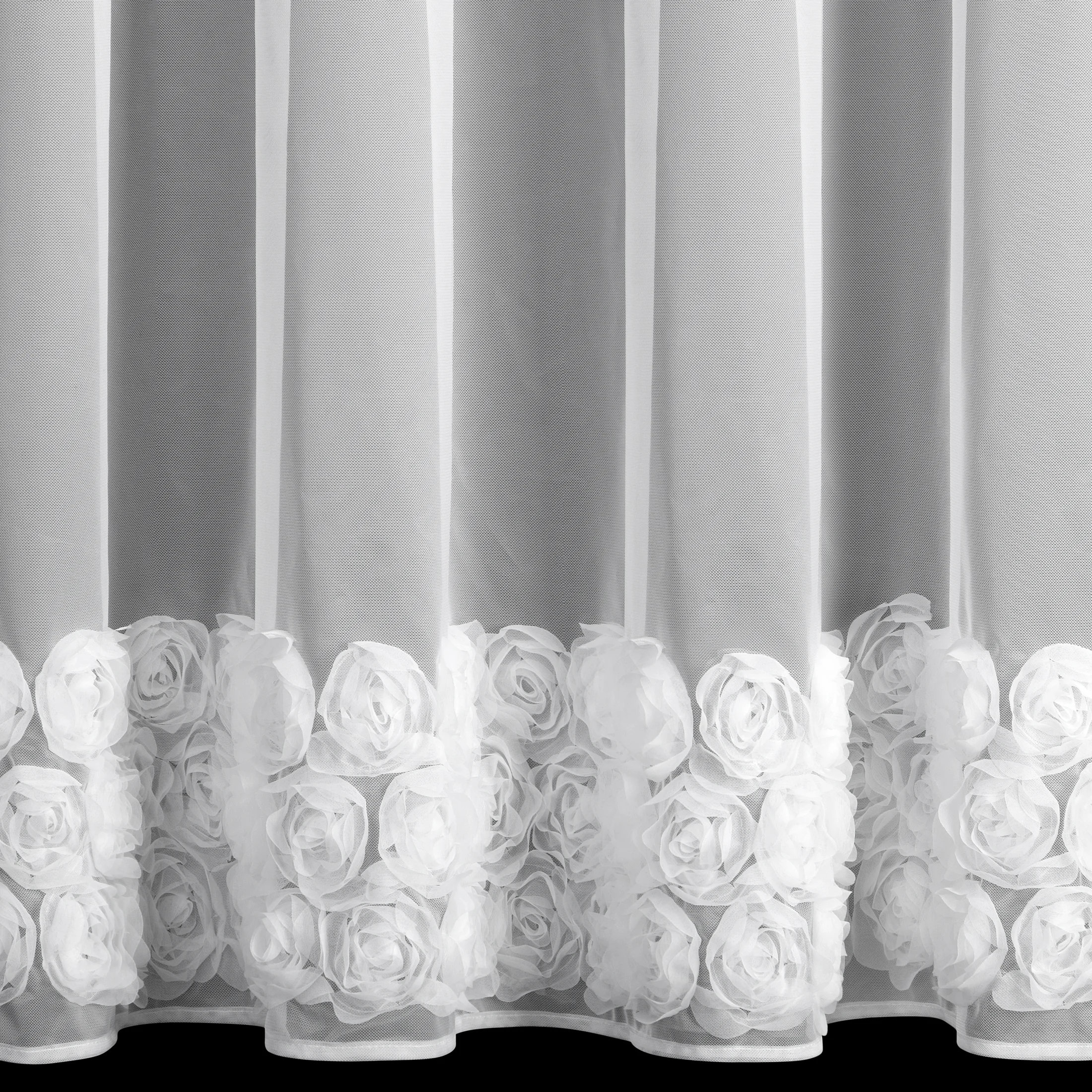 Firana biała z siateczki zdobiona aplikacją 3D w róże 350x160 cm przelotka - ROSES2 - Eva Minge