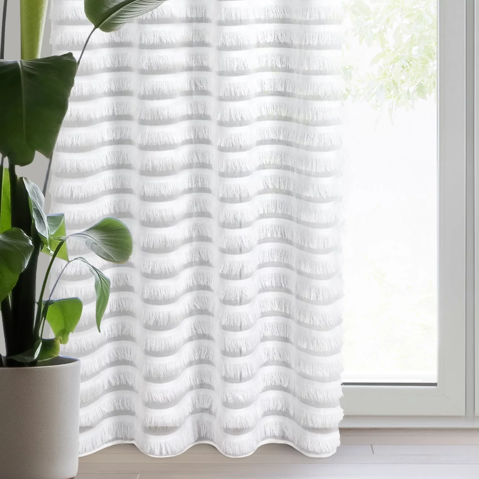 Firana biała z etaminy zdobiona po całości pasami delikatnych frędzli 140x250 cm przelotka DANA