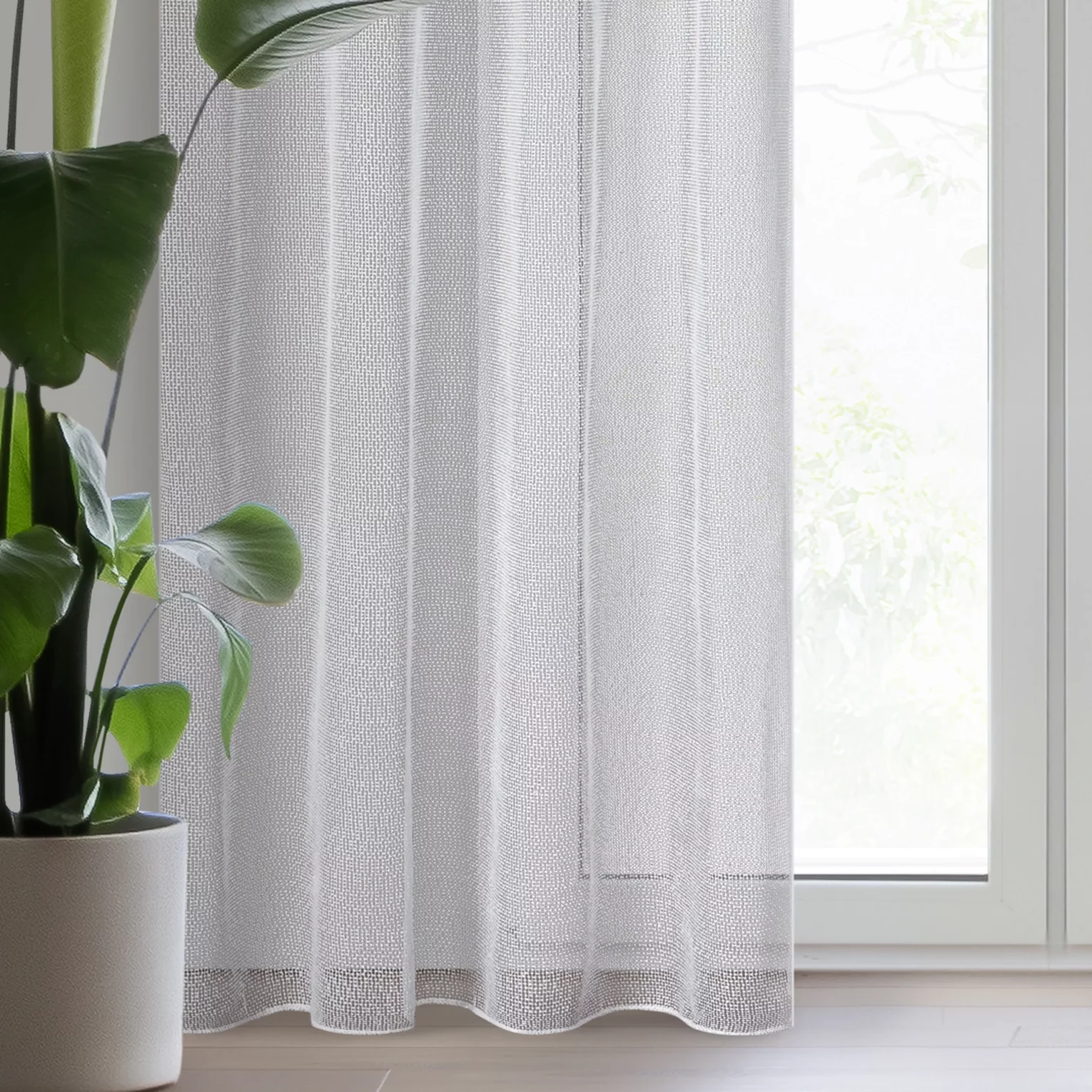 Firana biało, srebrna o strukturze siatki z efektem bukli z błyszczącą nicią 140x260 cm przelotka MAJA